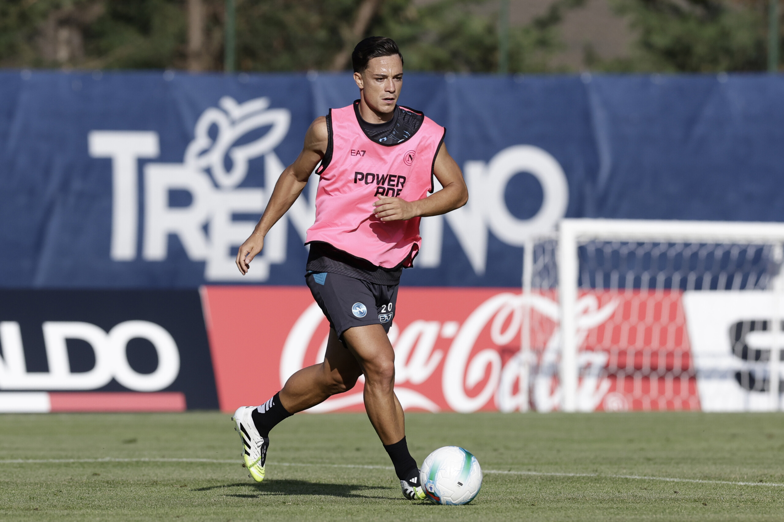 football raspadori departs for spain medical exams with atletico madrid tomorrow scaled