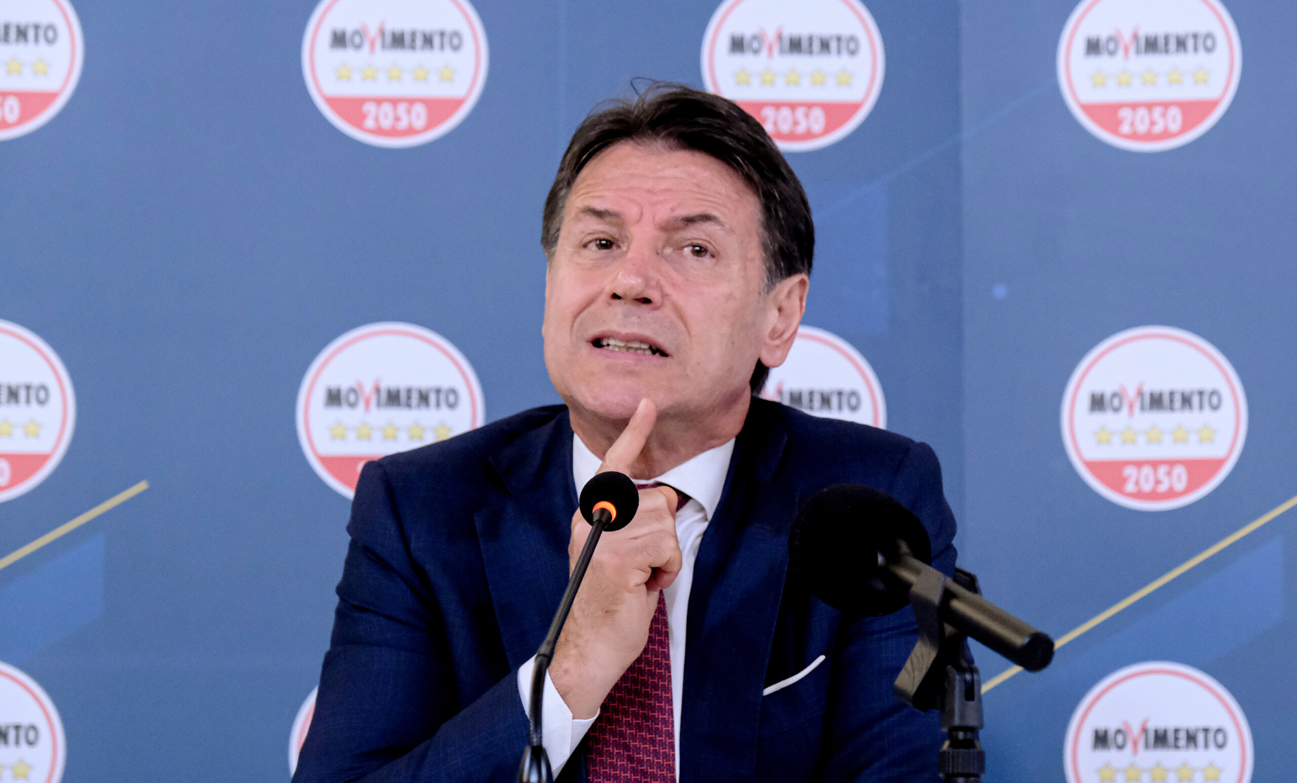 government conte nothing is being done about the high cost of living but bank profits are up 13 5 scaled