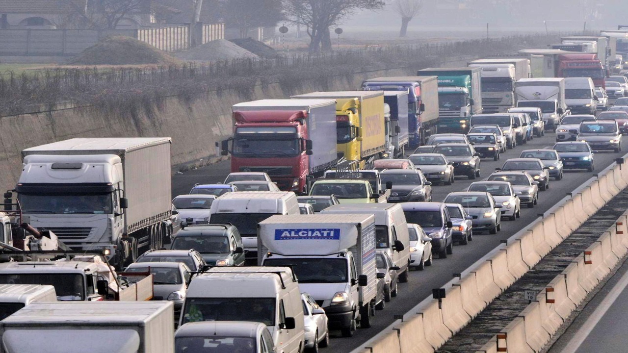 traffic black alert on the a22 motorway traffic jams from verona and trento nord
