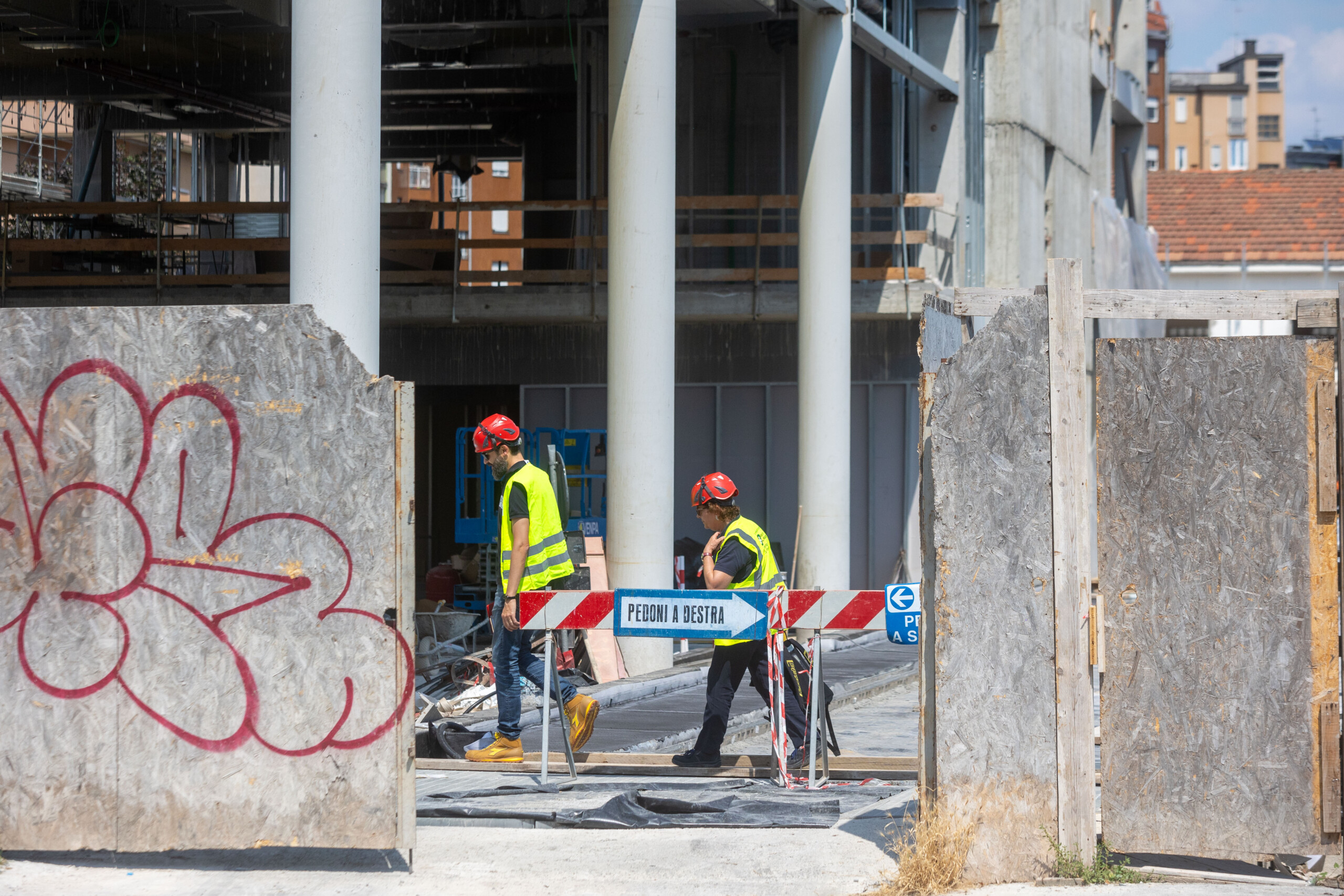 work accident trapped under excavator 74 year old man dies in turin scaled