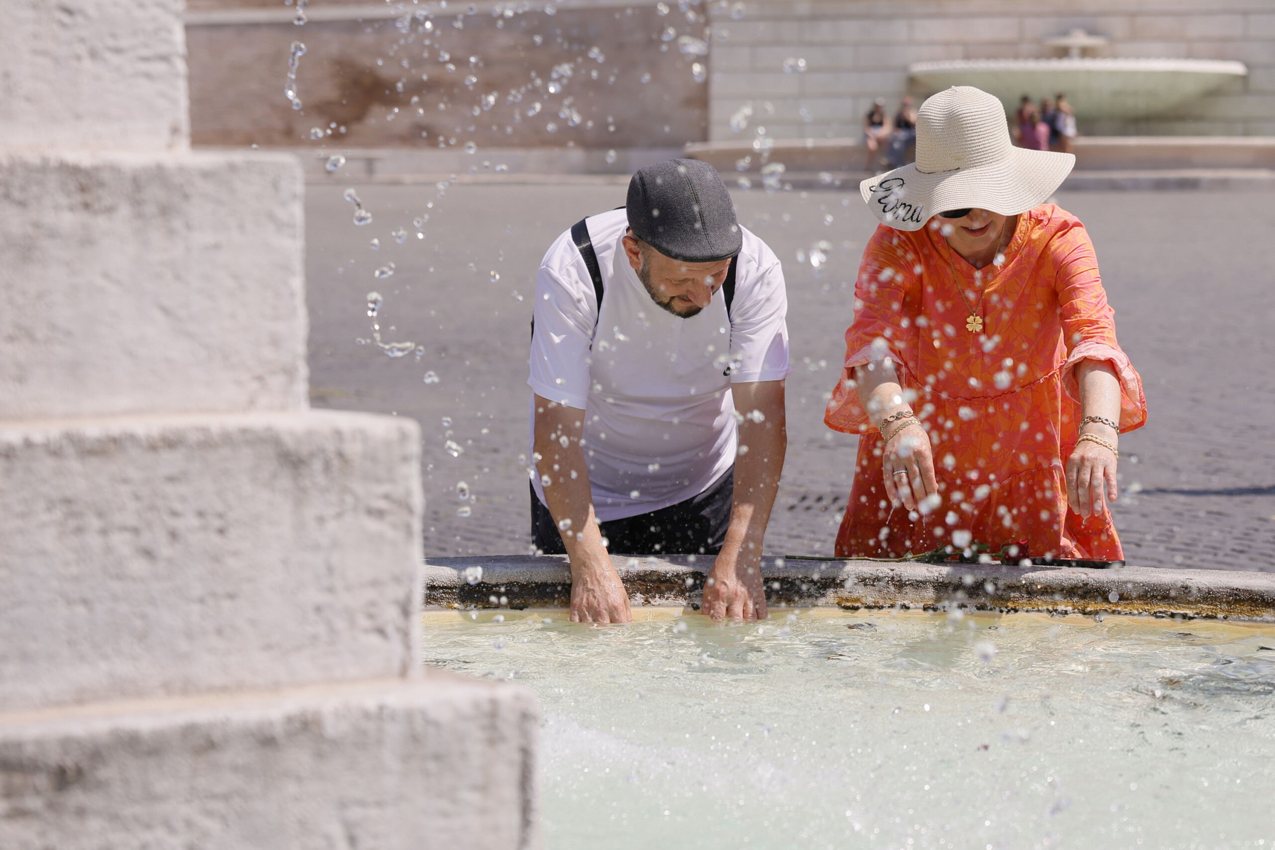 hot weather red alert in 11 cities on tuesday maximum alert in 16 cities on wednesday scaled