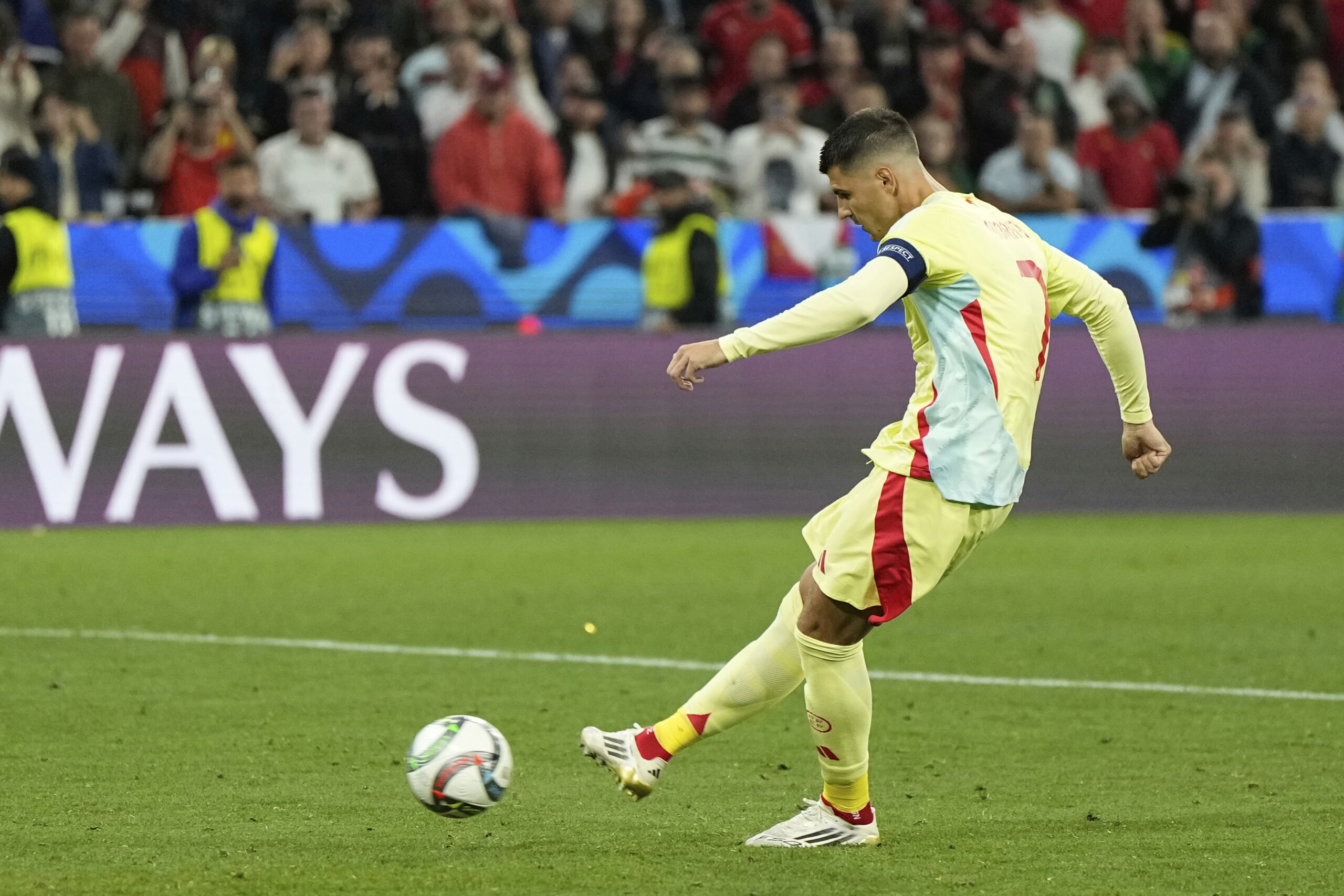 football como officially announces morata the striker says i will give 200 scaled