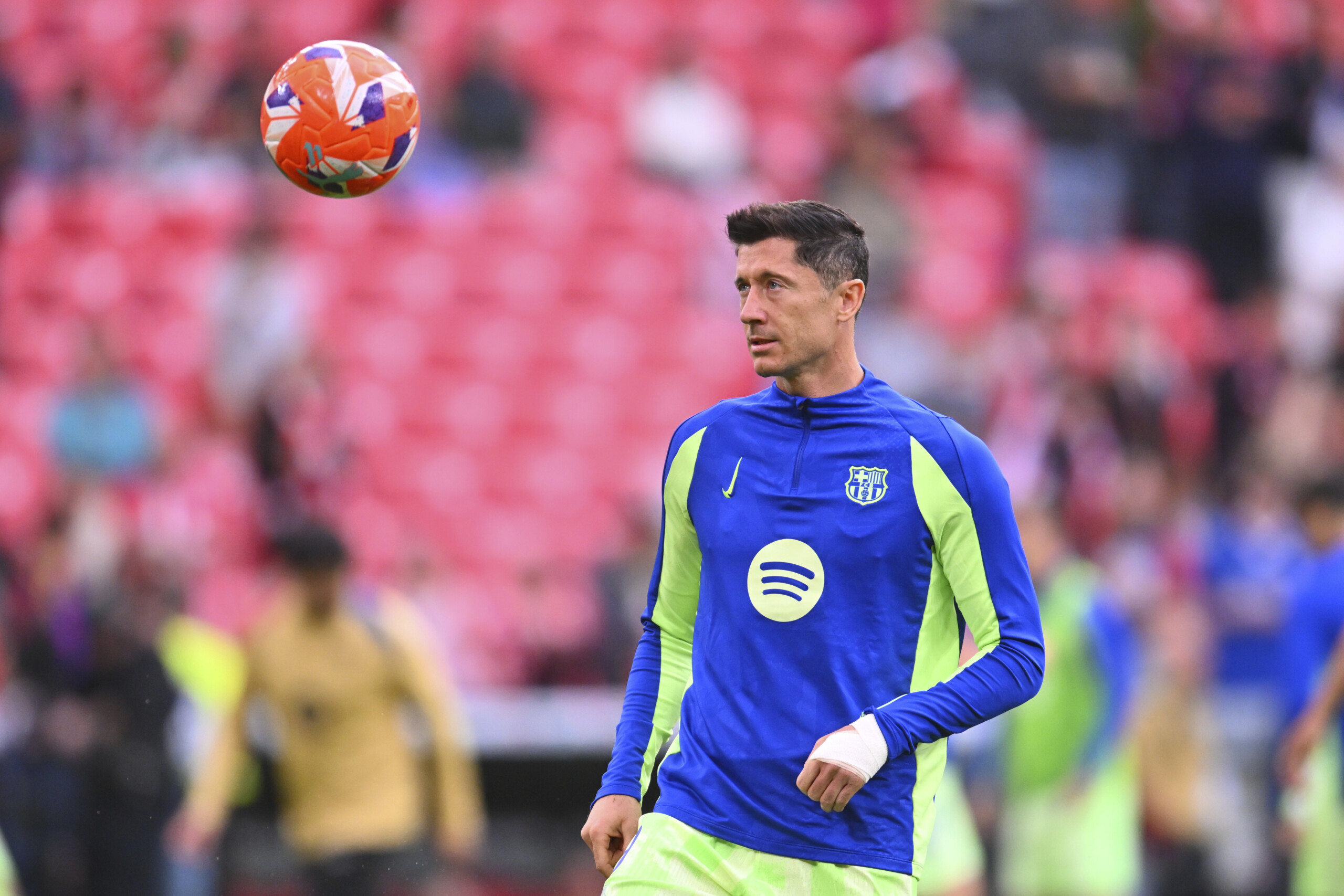 lewandowski i cant compete with barcas young players scaled