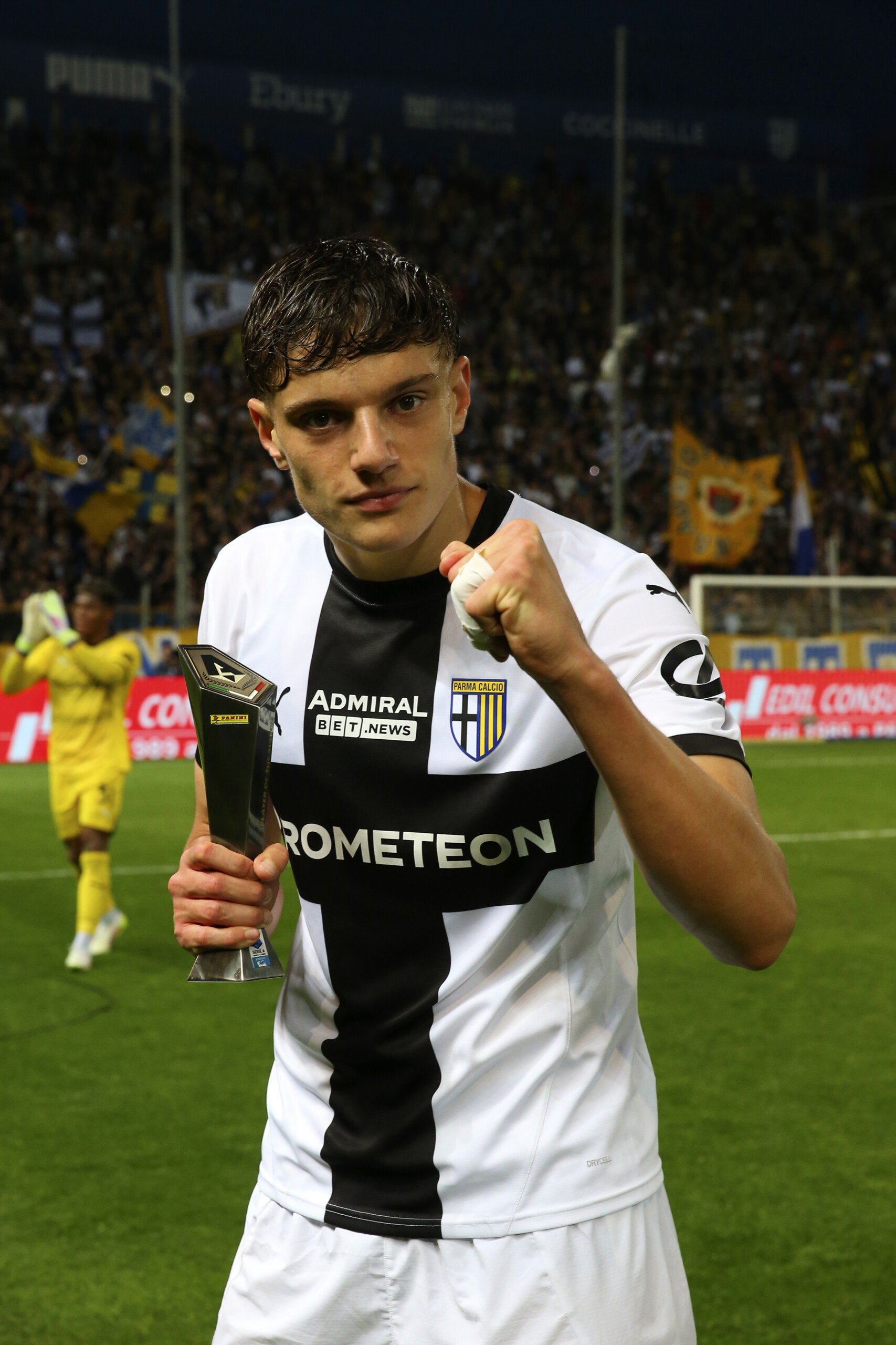 football giovanni leoni is a new liverpool player as announced on parmas social media channels scaled