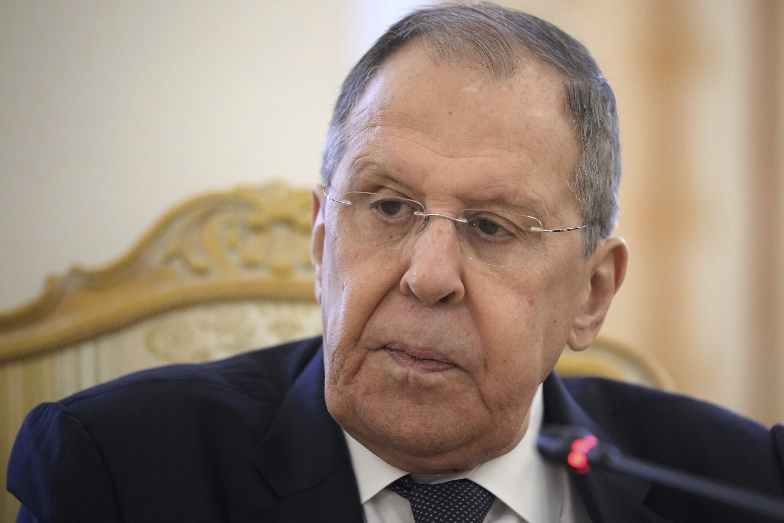 ukraine lavrov arrives in alaska wearing sweatshirt with ussr inscription scaled