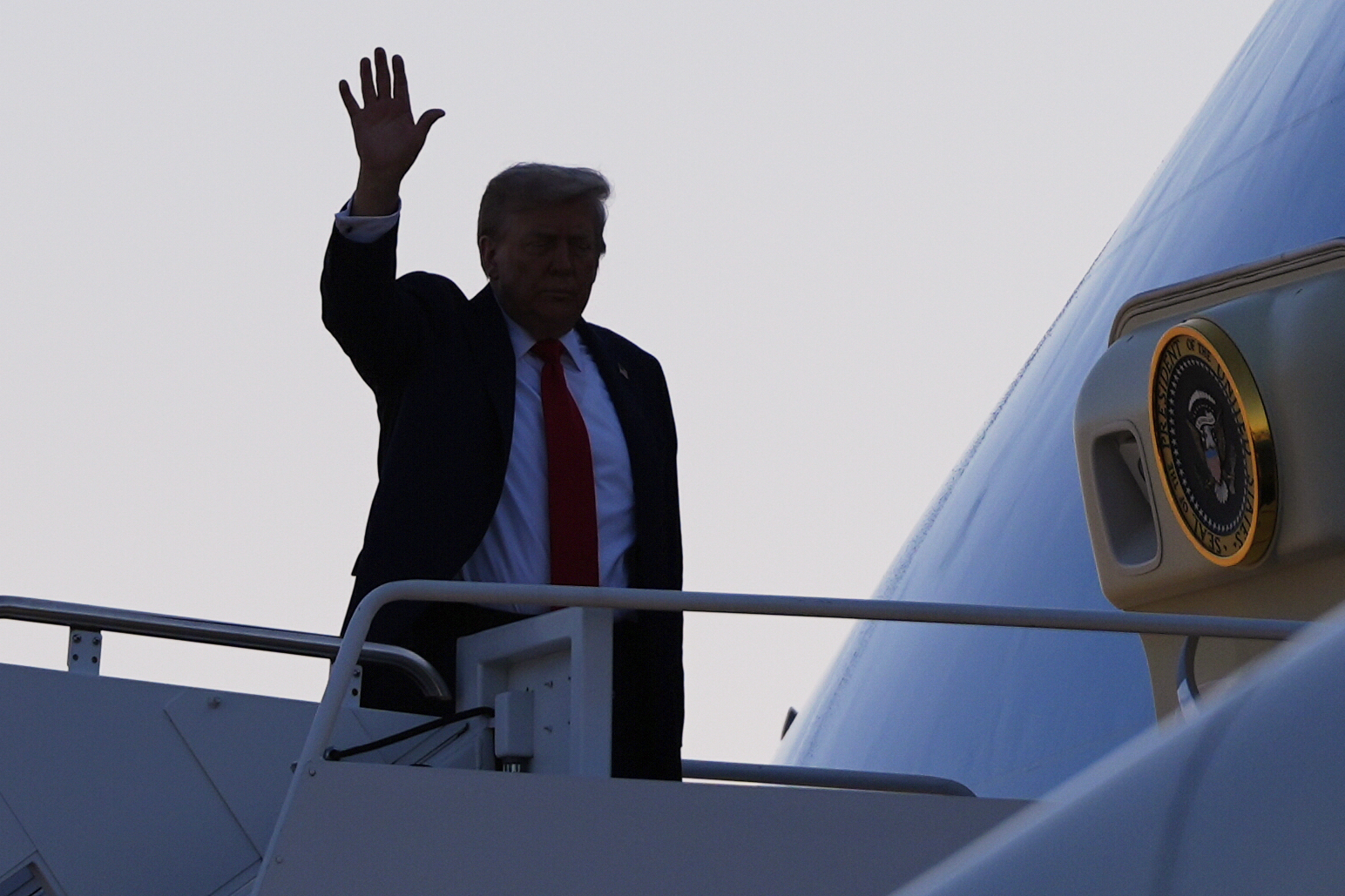 ukraine trump reiterates serious consequences if putin does not agree to end the war