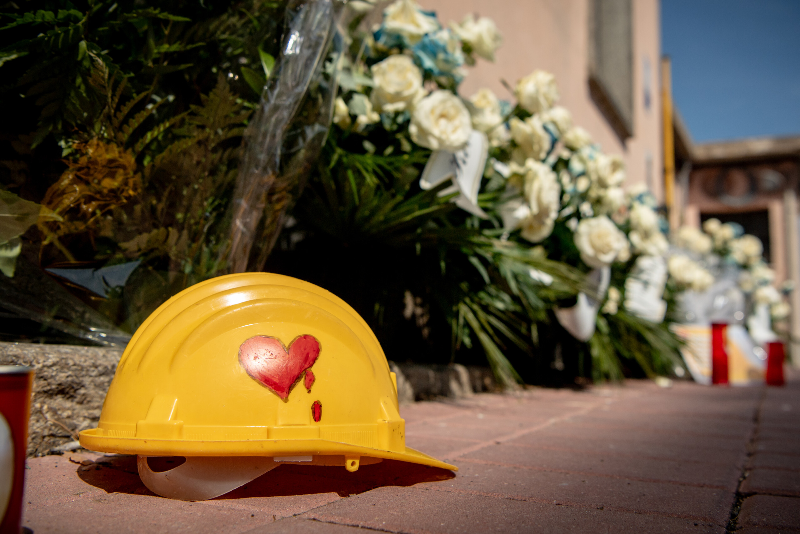 work accident worker dies crushed in lecce while repairing broken down truck scaled
