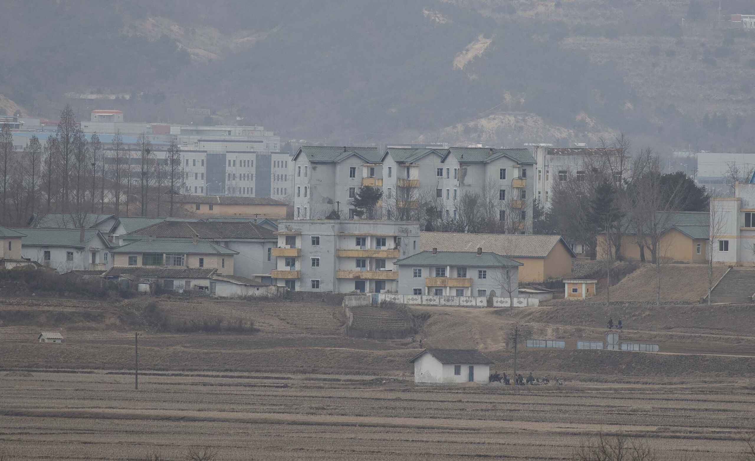 korea pyongyang accuses seoul fired warning shots at the border scaled