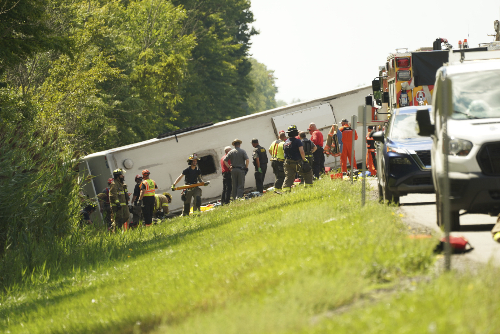 usa tourist bus accident in new york state 5 dead