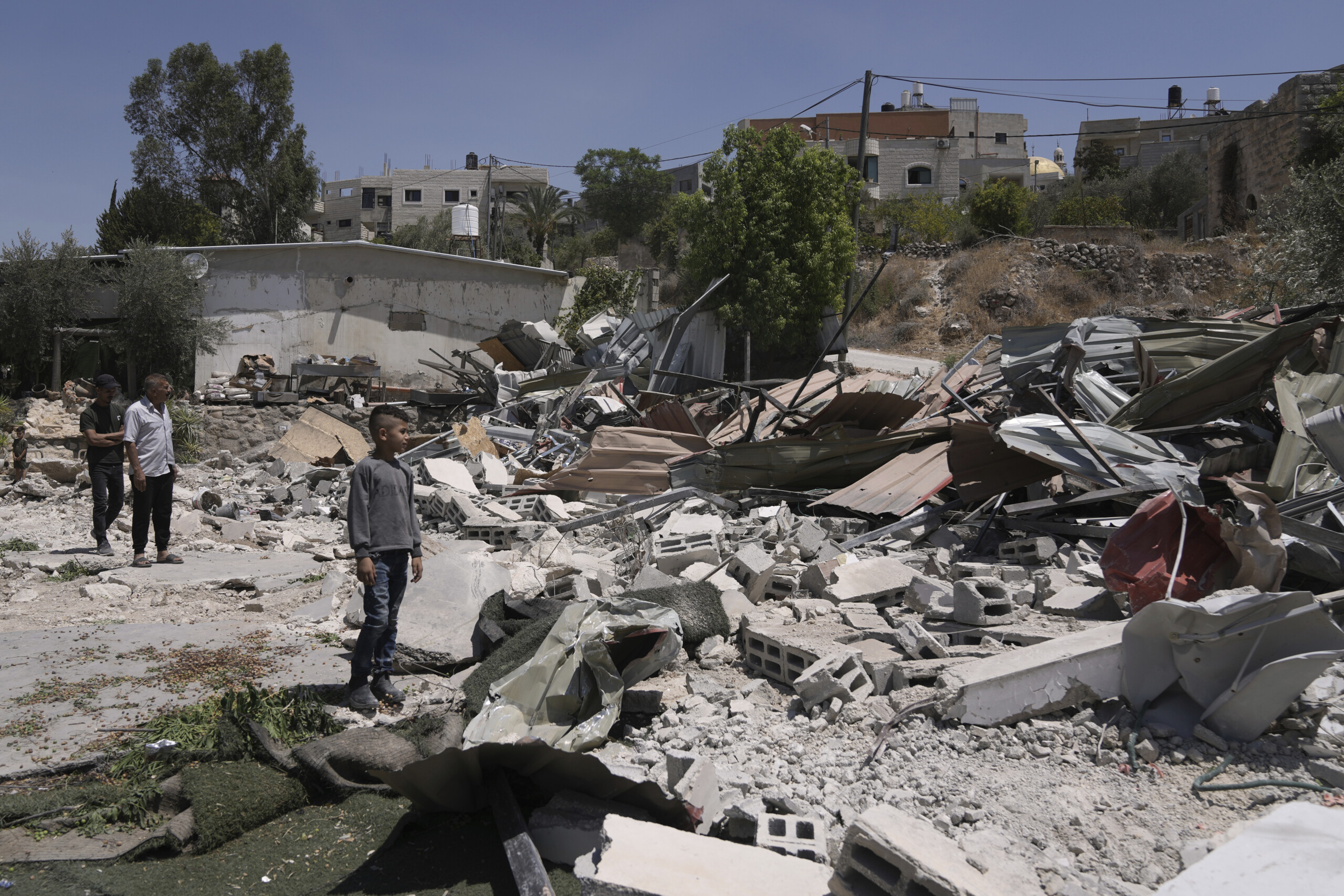 middle east idf raid in ramallah red crescent reports 58 wounded scaled
