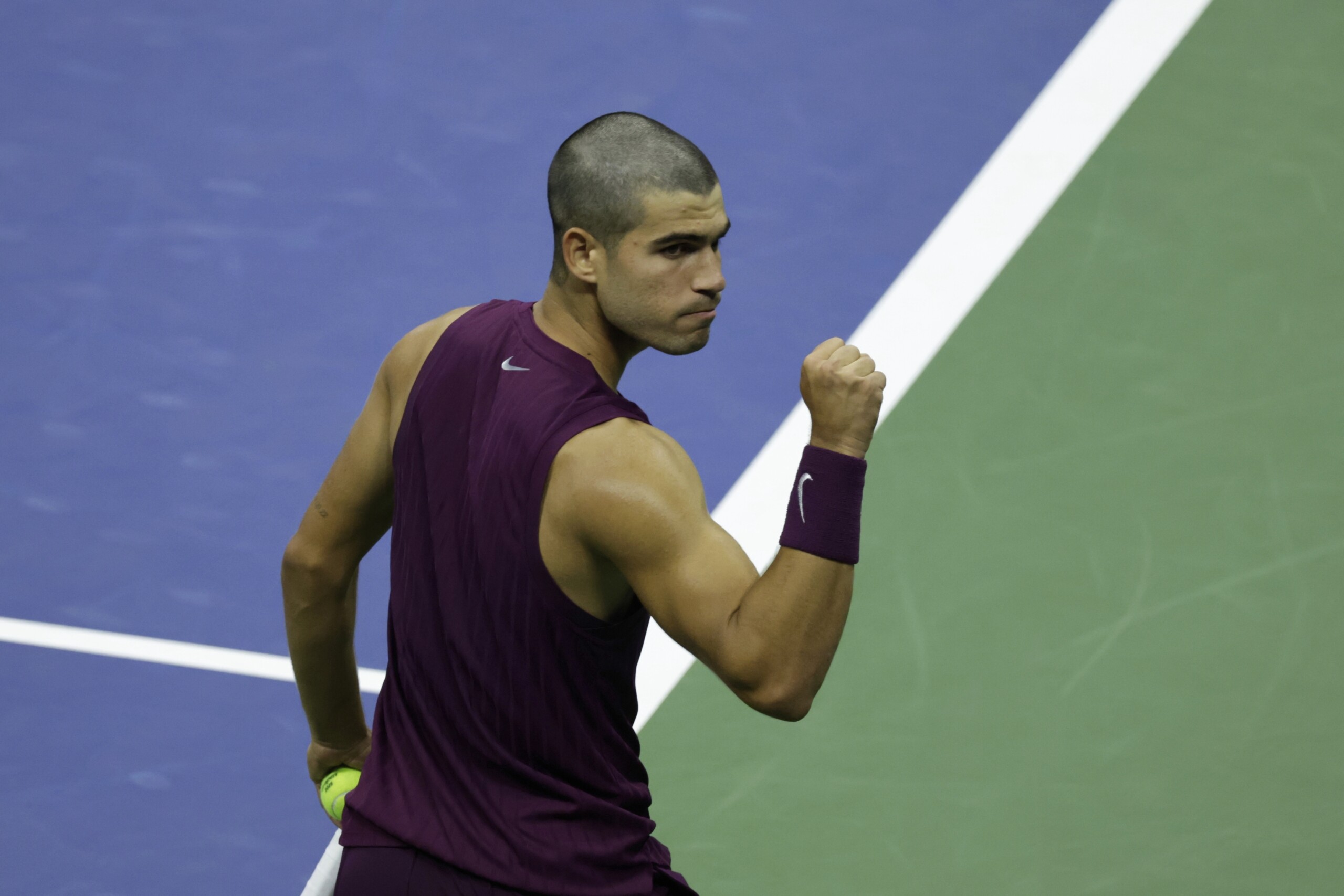 us open alcaraz defeats opelka and advances to the second round scaled