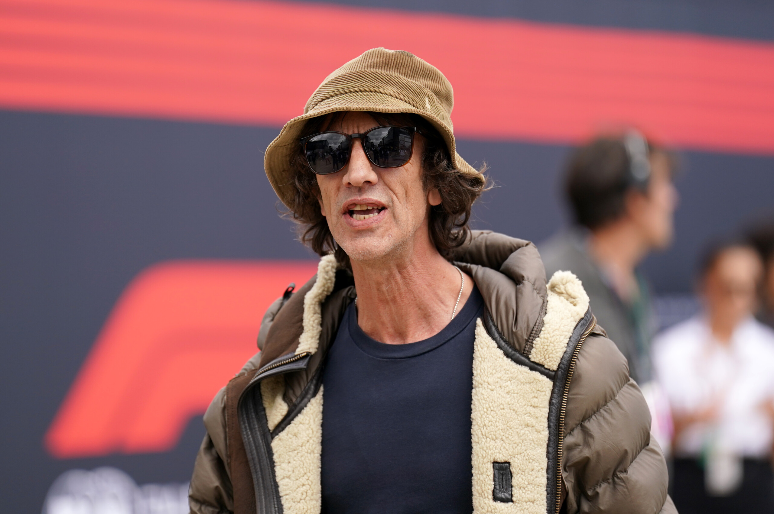 music richard ashcroft on oasis tour with single lovin you scaled