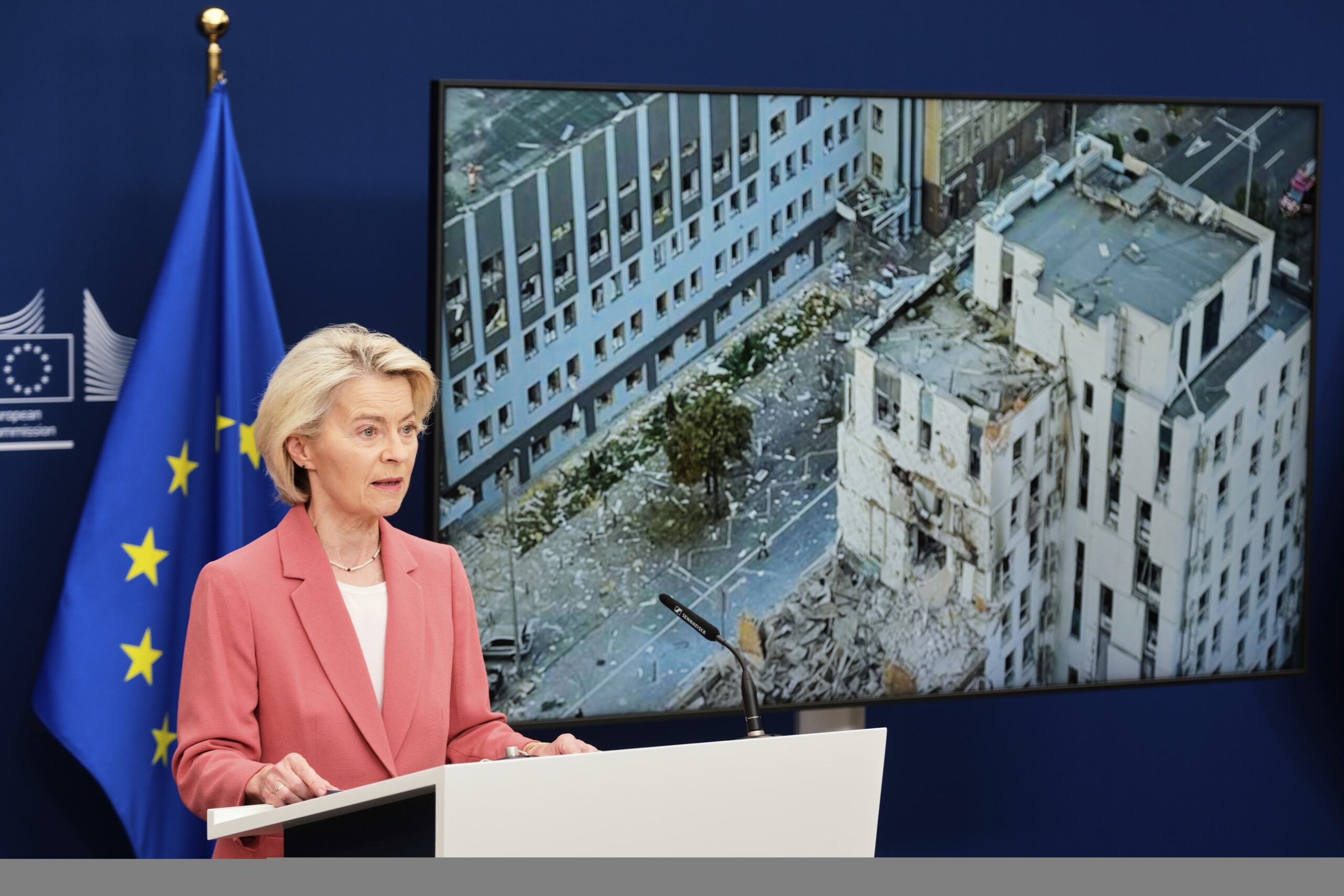 ukraine von der leyen speaks to trump and zelensky putin must negotiate scaled