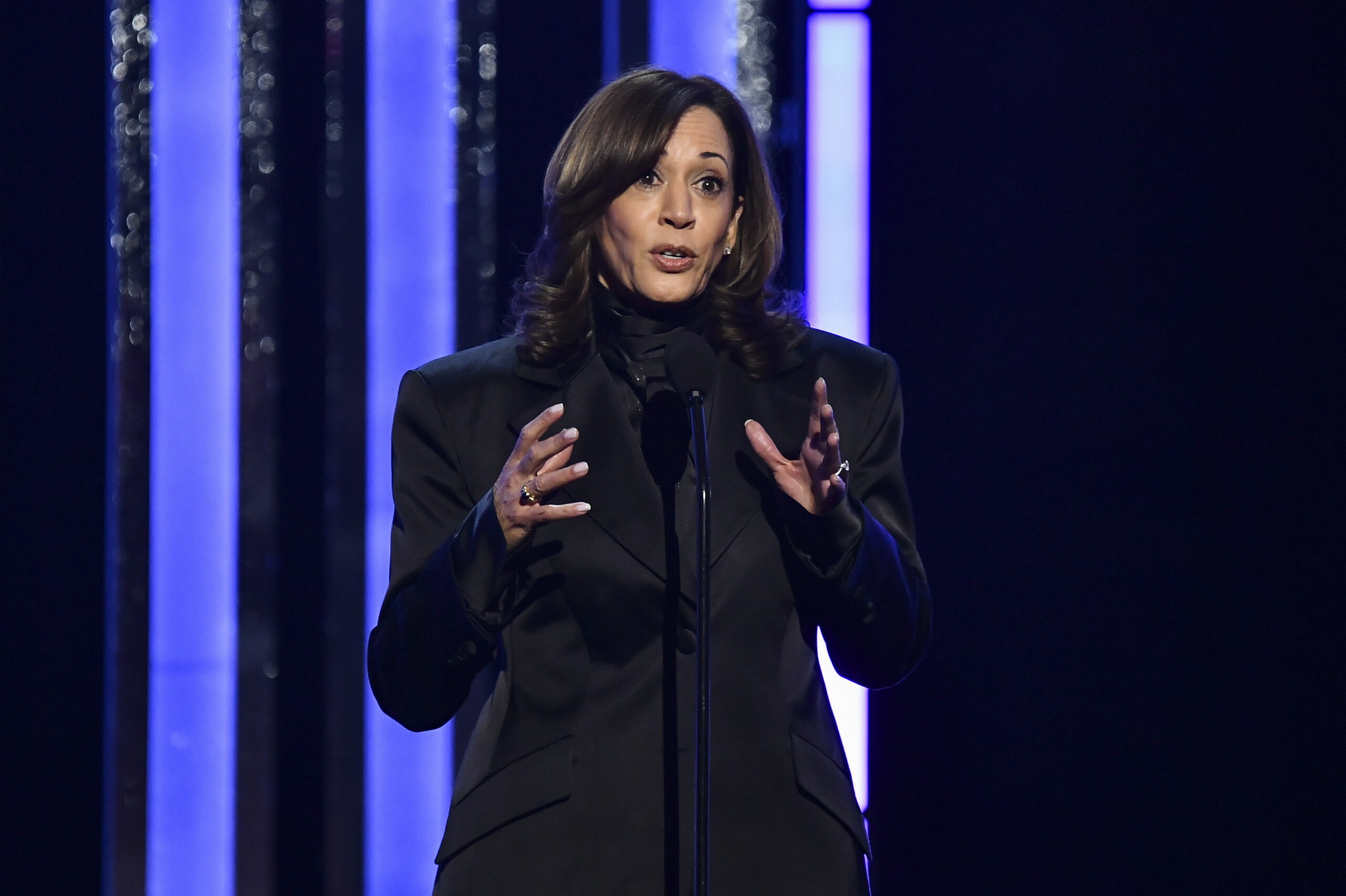 usa trump revokes secret service protection for kamala harris scaled