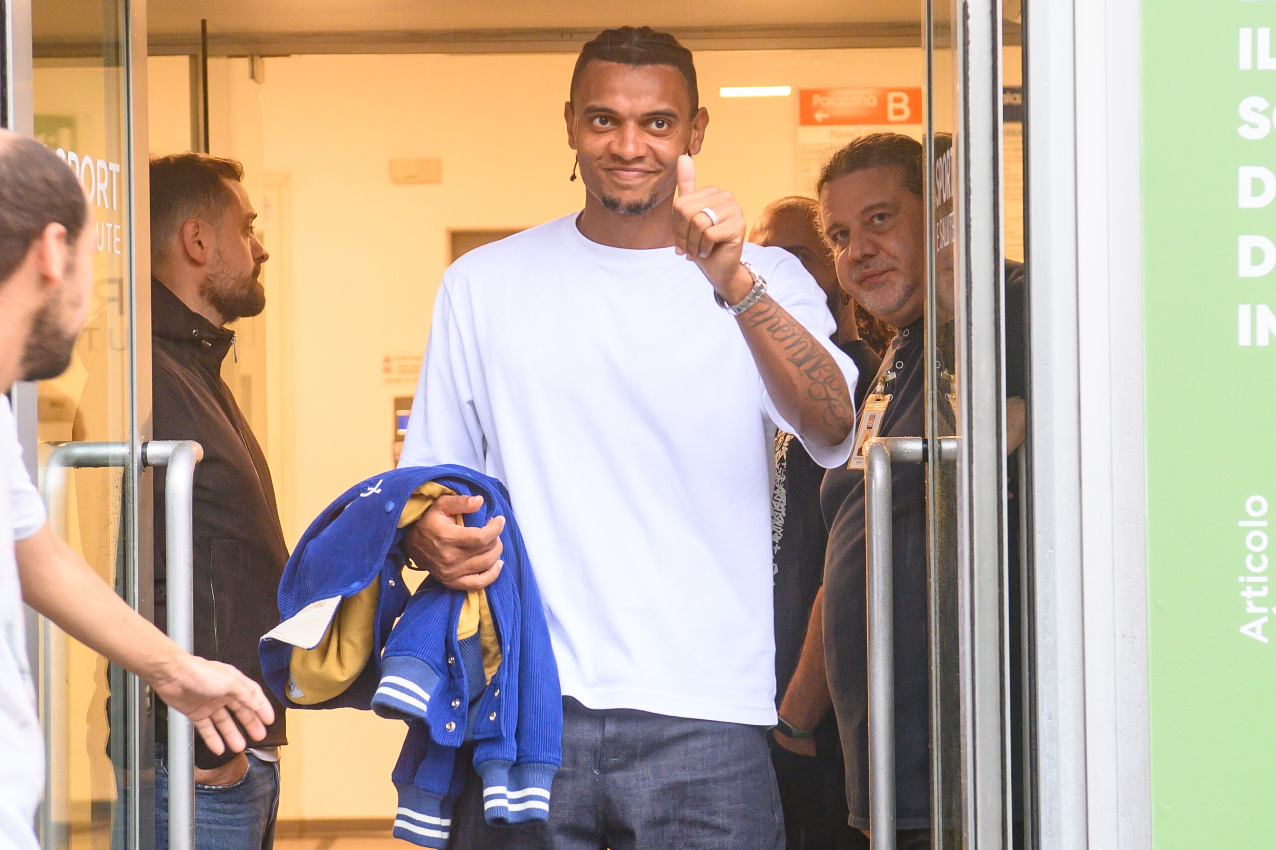 inter sign akanji from city on loan with an obligation to buy scaled