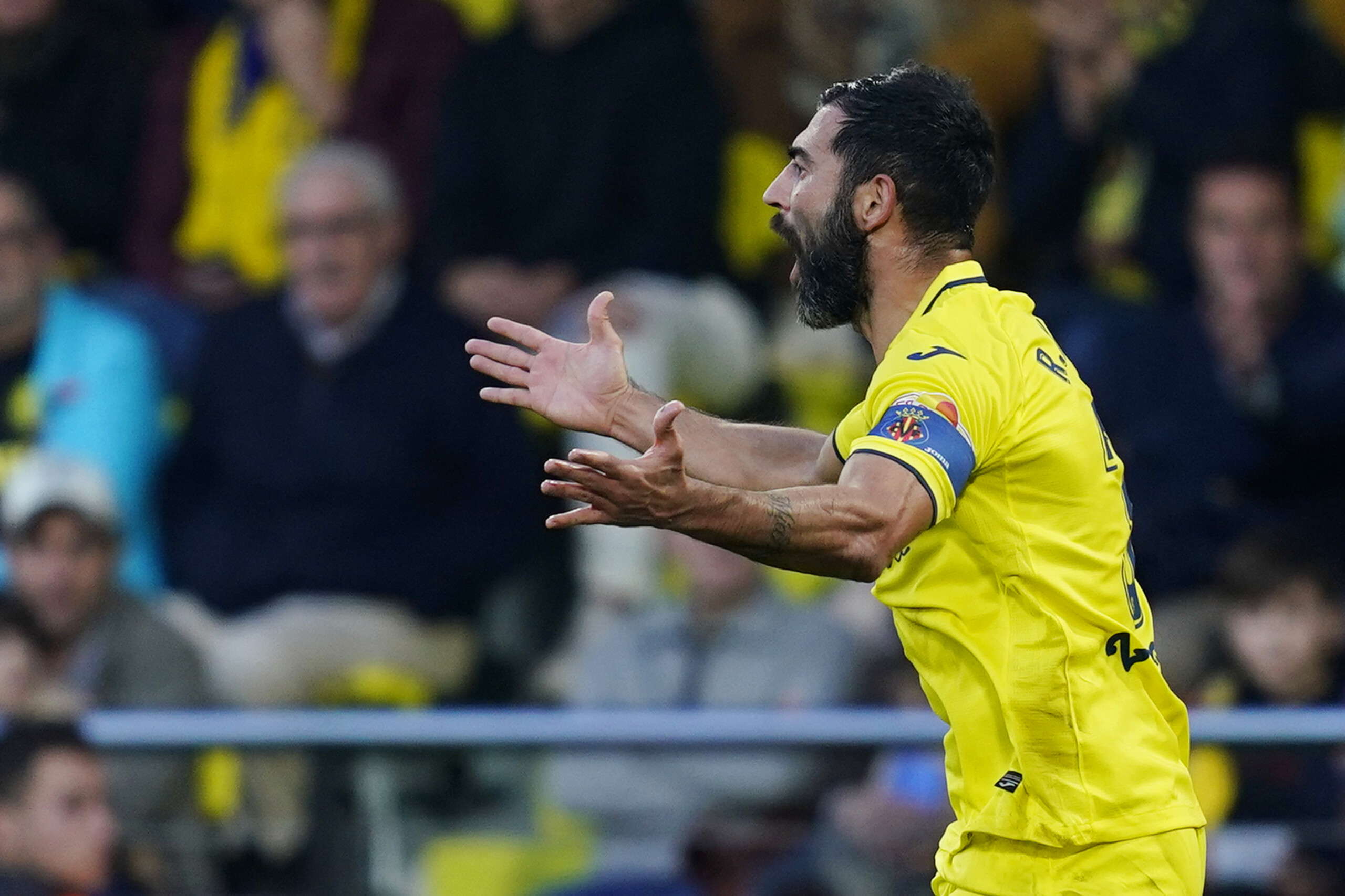 pisa officially signs raul albiol scaled