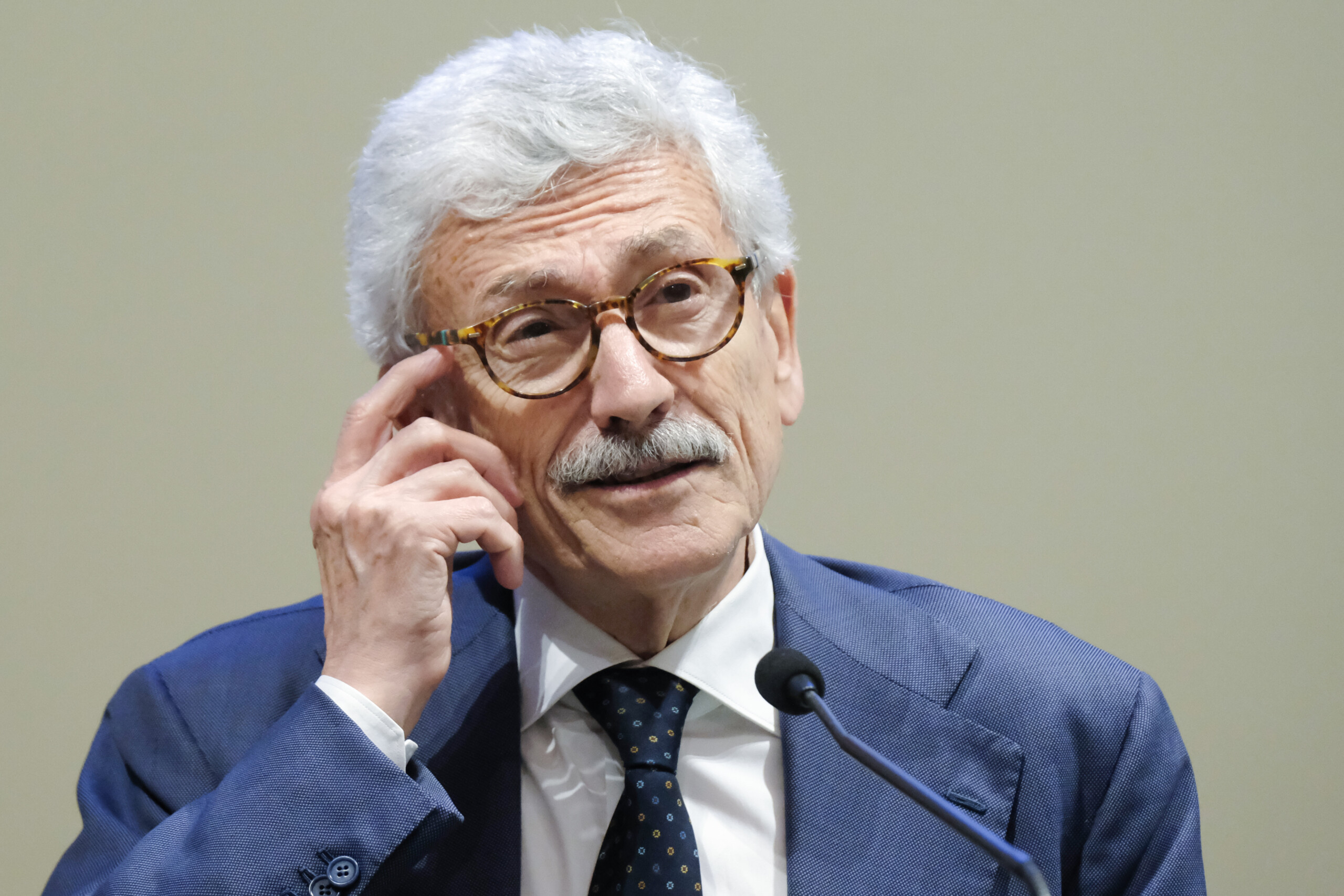 china dalema me in beijing absurd accusations the eu is wrong to isolate itself scaled