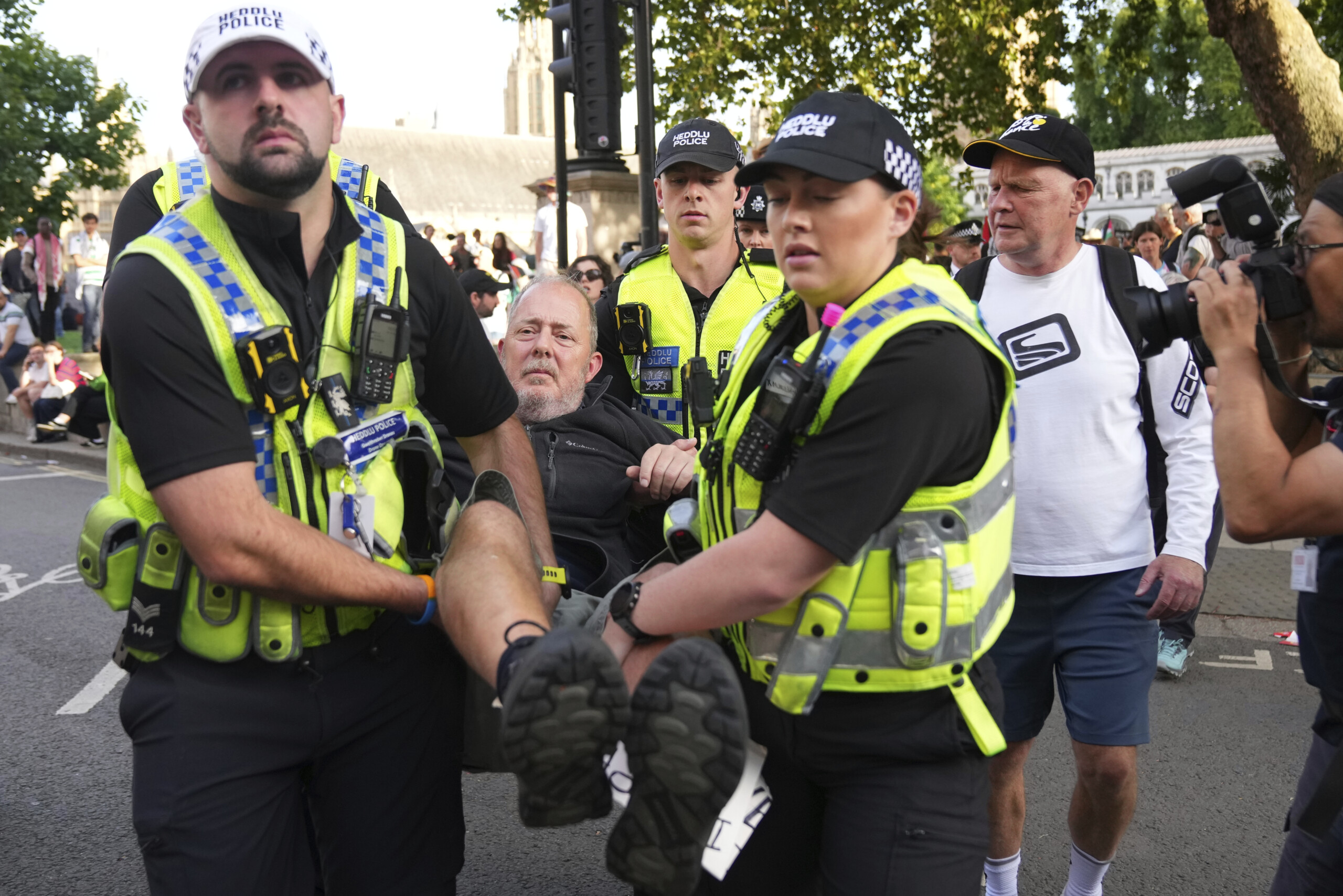 gaza over 400 arrests in london during palestine action march scaled