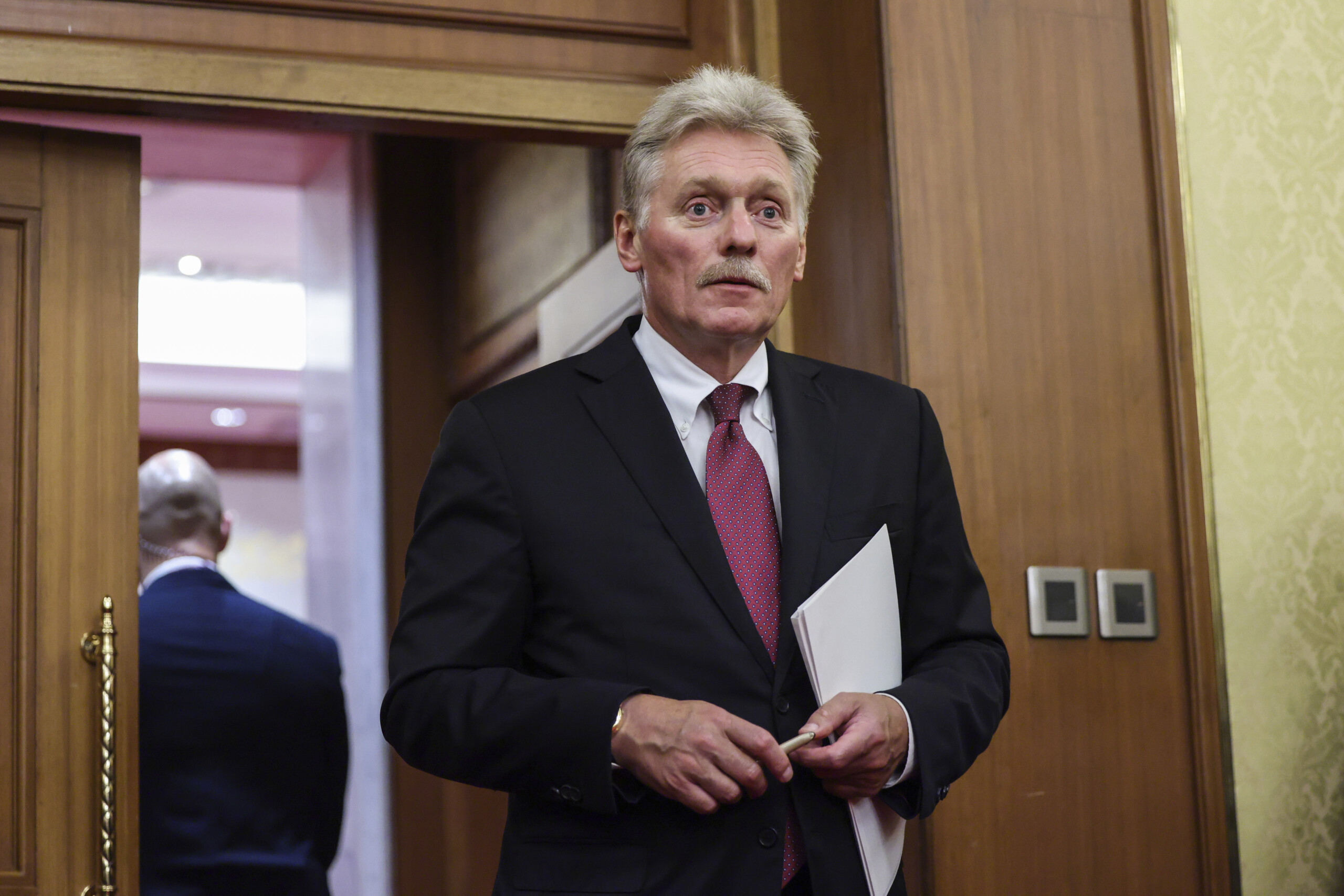 ukraine kremlin no sanction will force us to change our position scaled