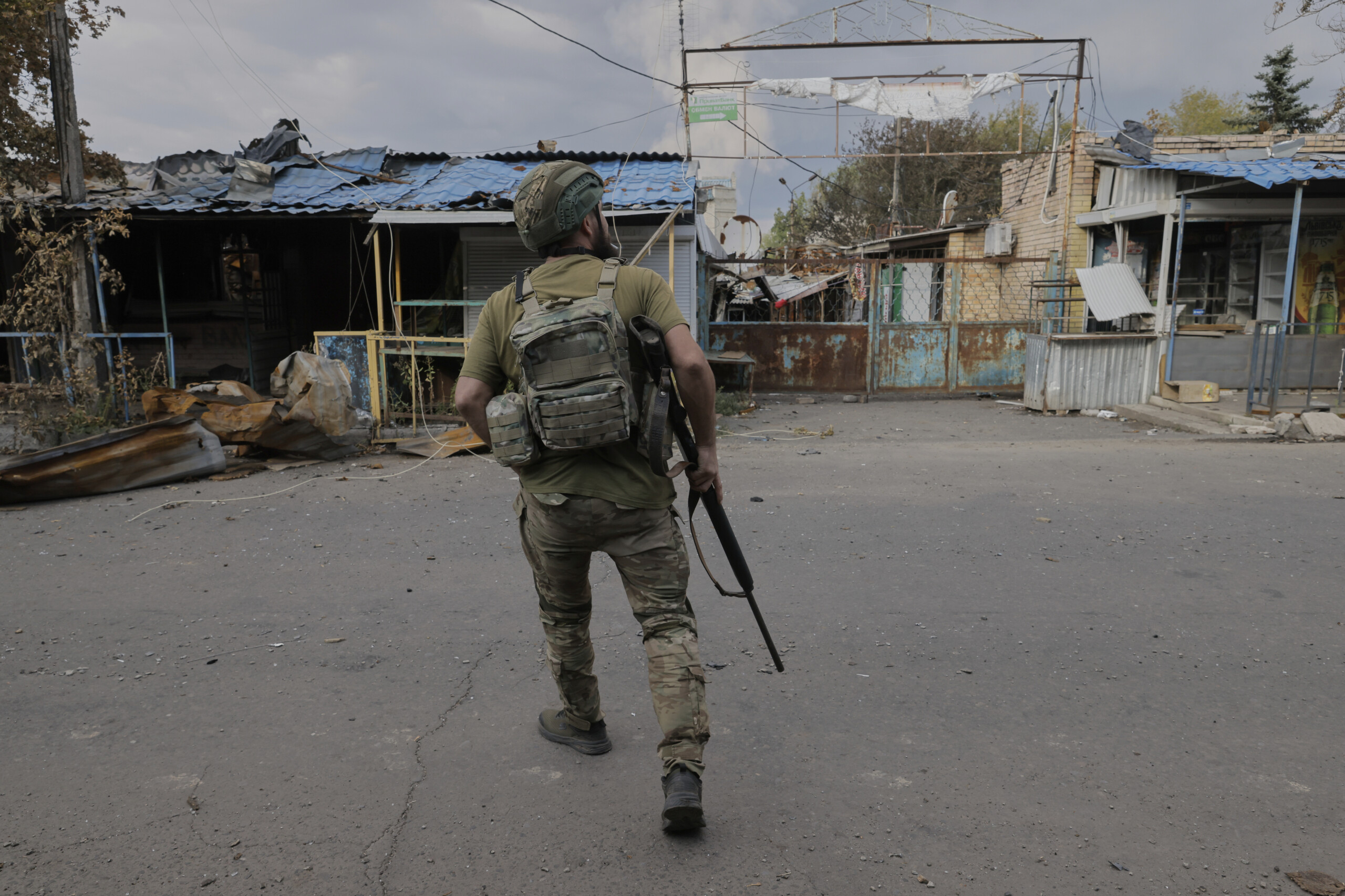 ukraine zelensky at least 20 dead in russian raid in donetsk scaled