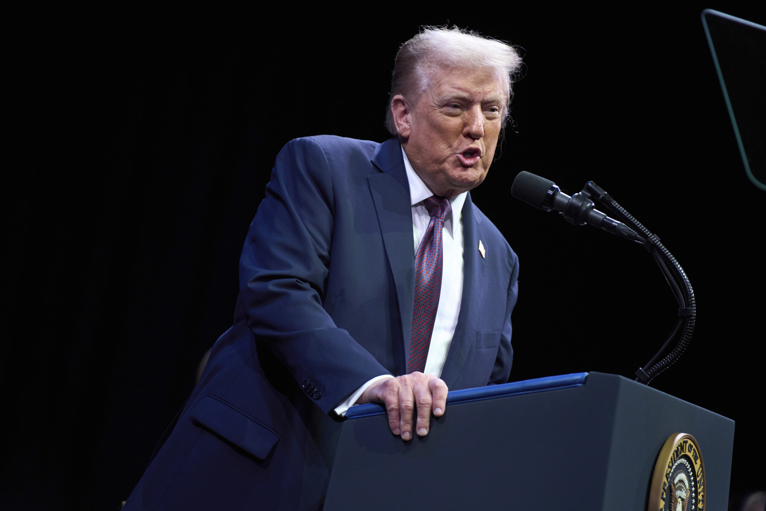 usa white house the signature on the epstein letter is not trumps scaled