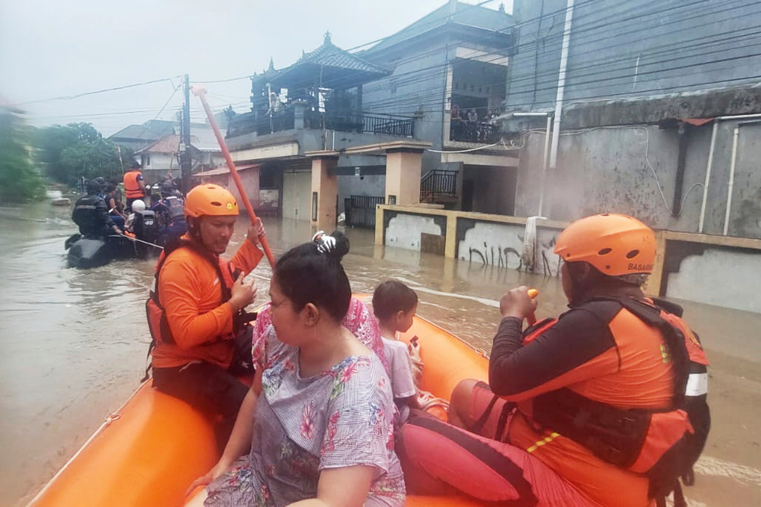 indonesia torrential rains cause floods and landslides 20 dead scaled