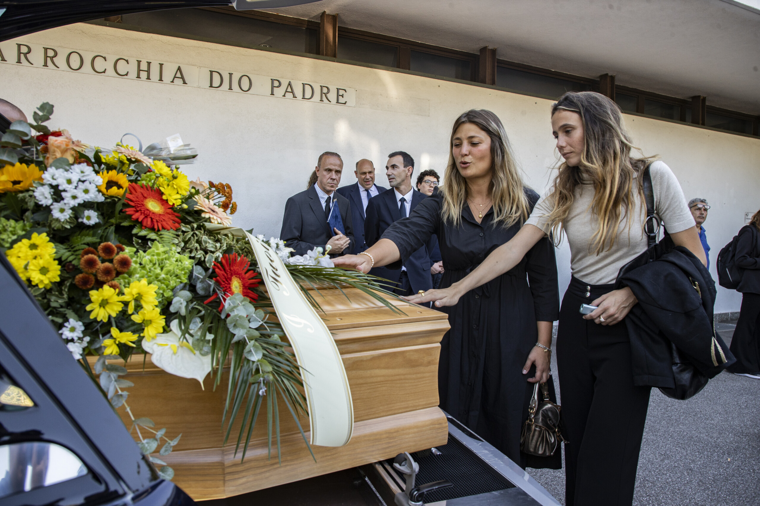 emilio fede ashes brought to irpinia placed next to his wife scaled