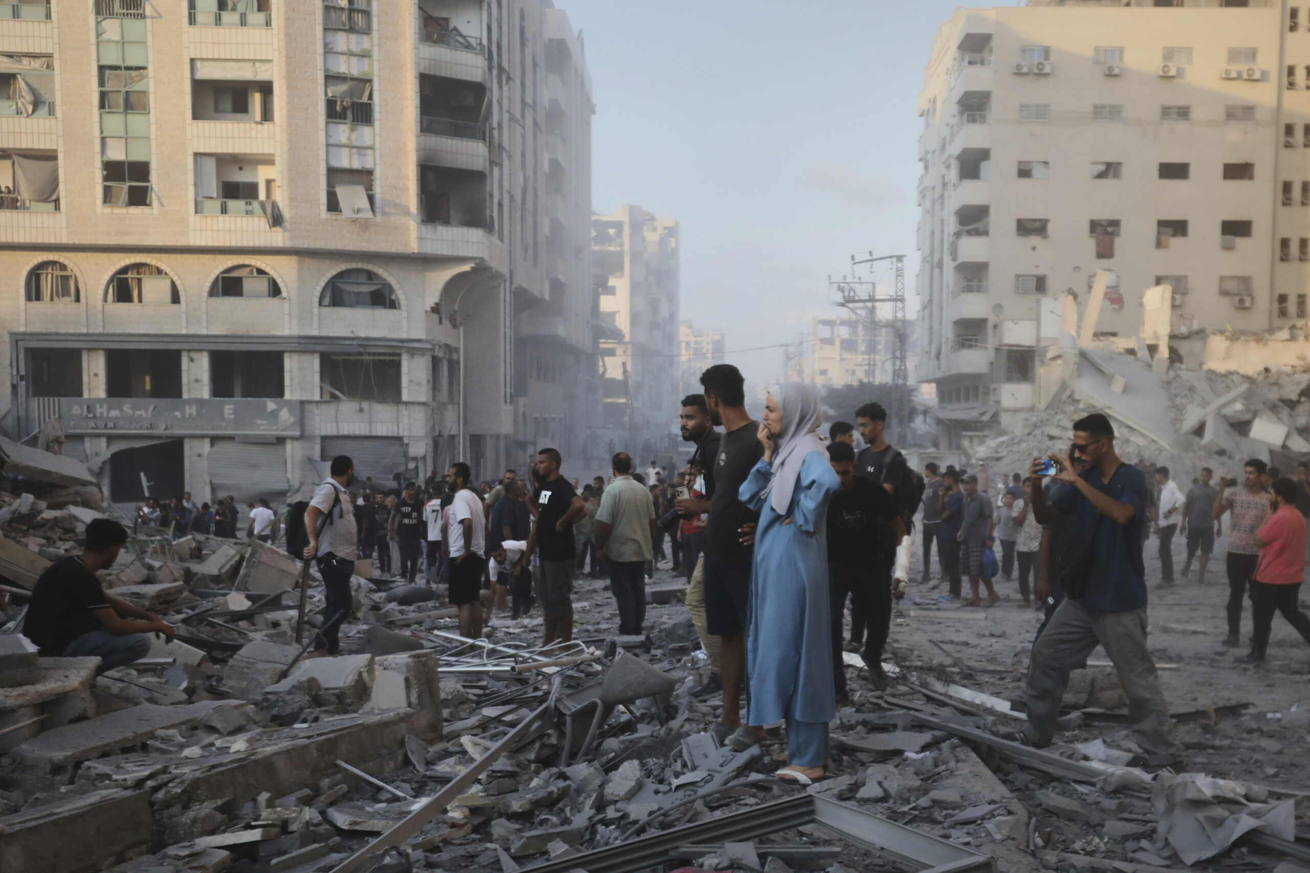 israeli attacks on shati refugee camp in gaza city scaled