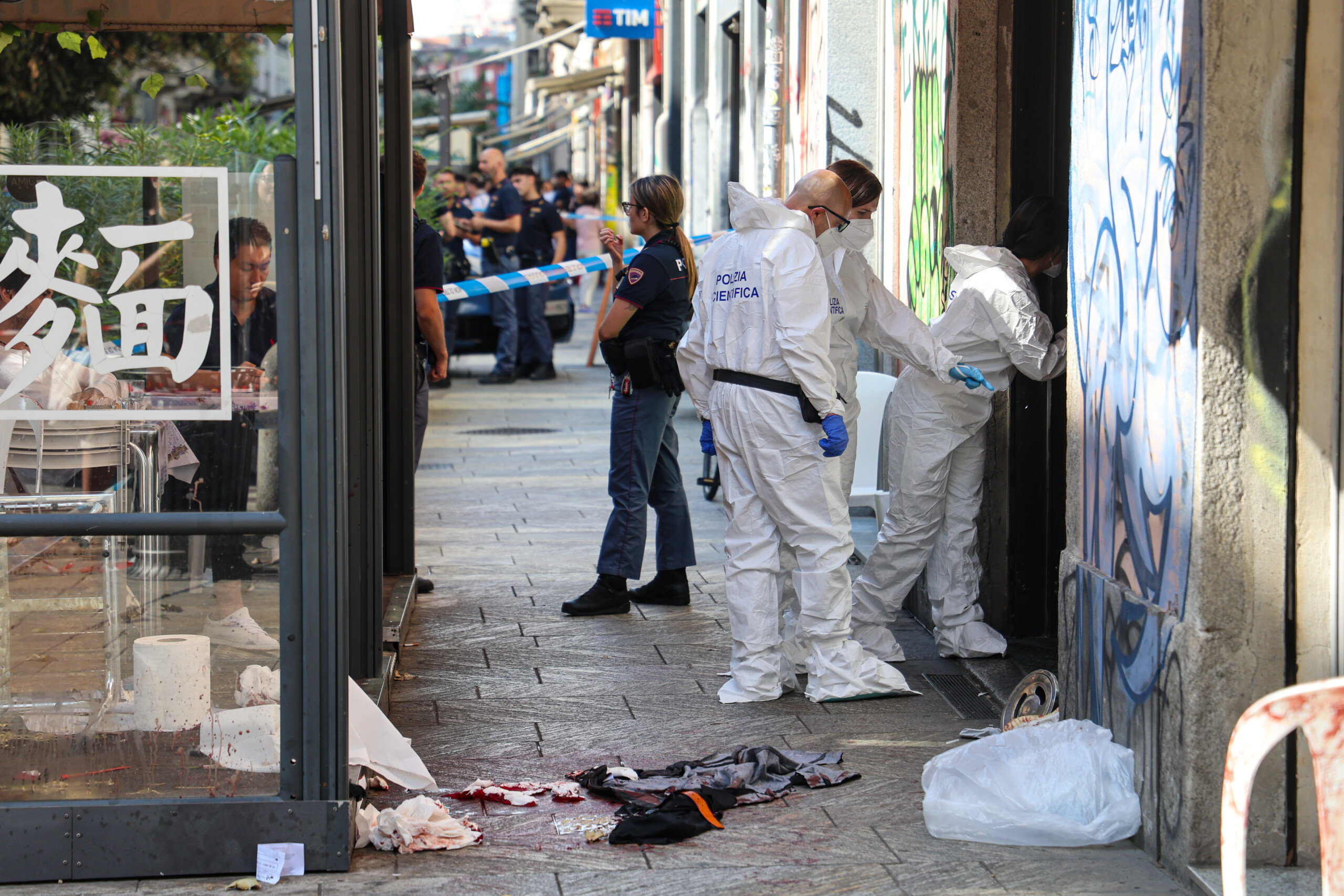 milan stabbing in via sarpi arrested for attempted murder scaled
