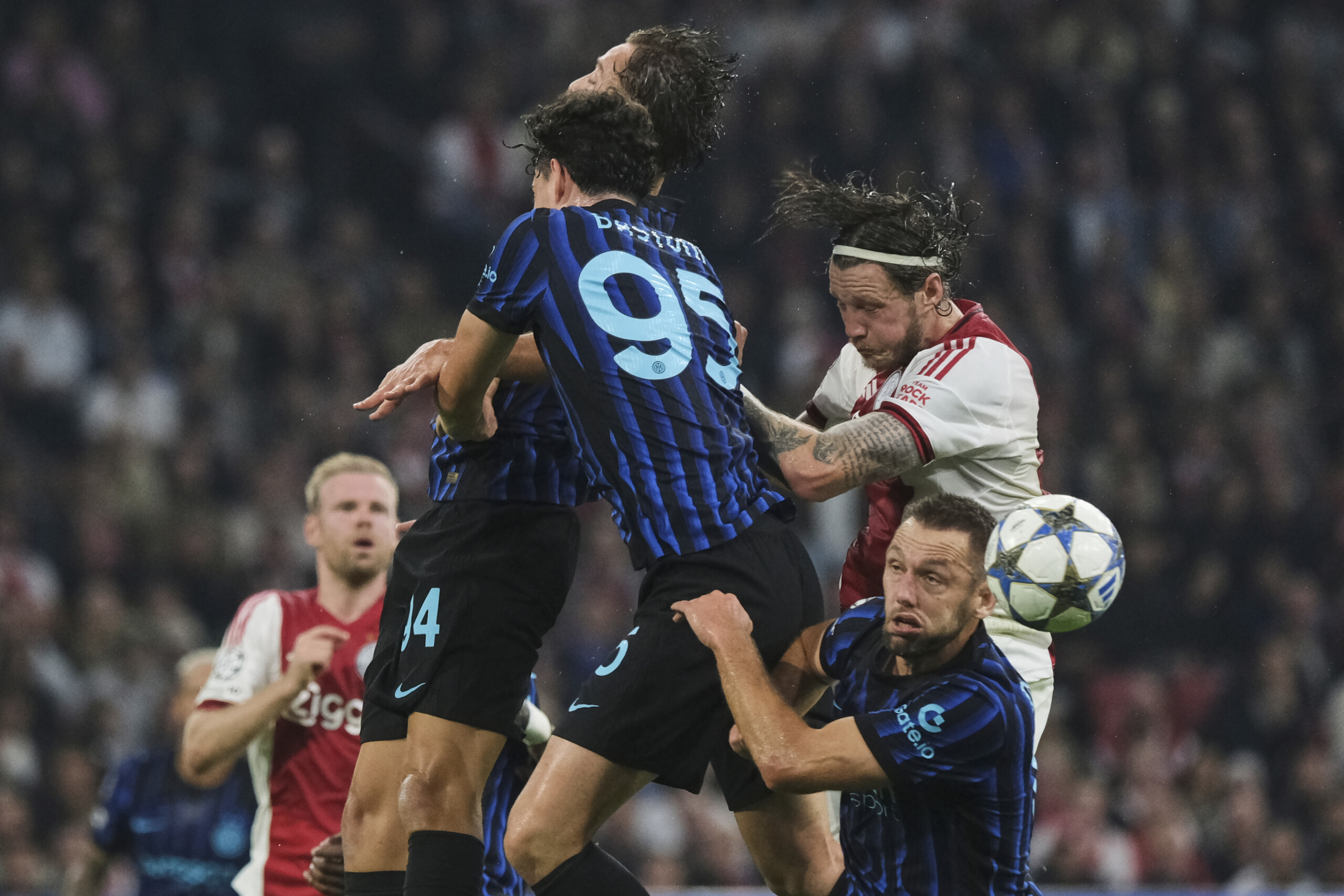 champions league ajax inter 0 1 at half time scaled
