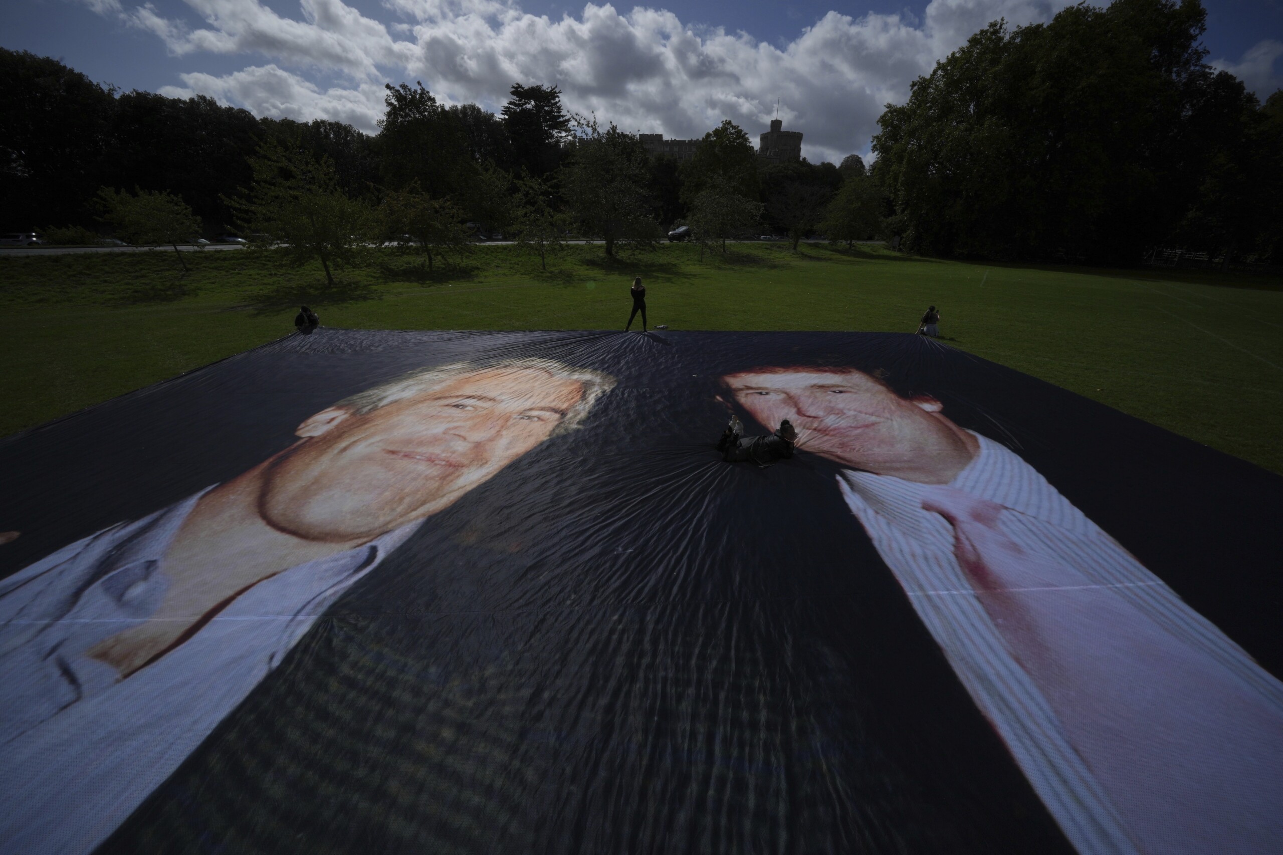 uk images of trump and epstein projected onto windsor castle 4 arrests scaled