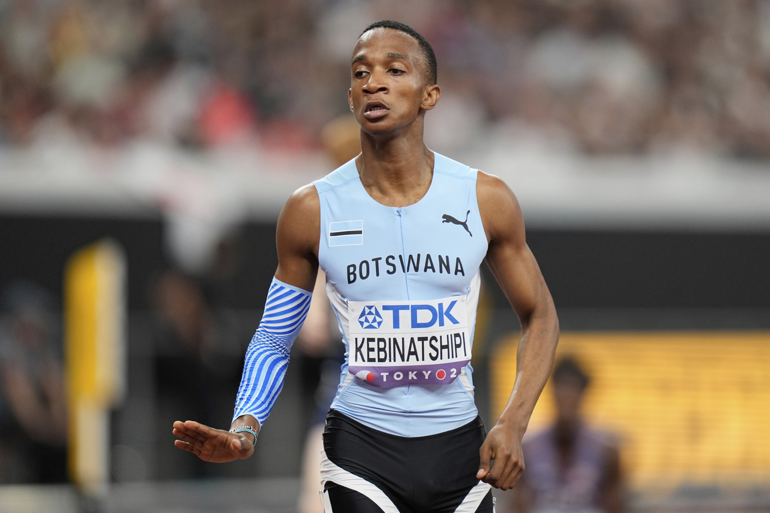 athletics world championships kebinatshipi wins gold in the mens 400 metres scaled