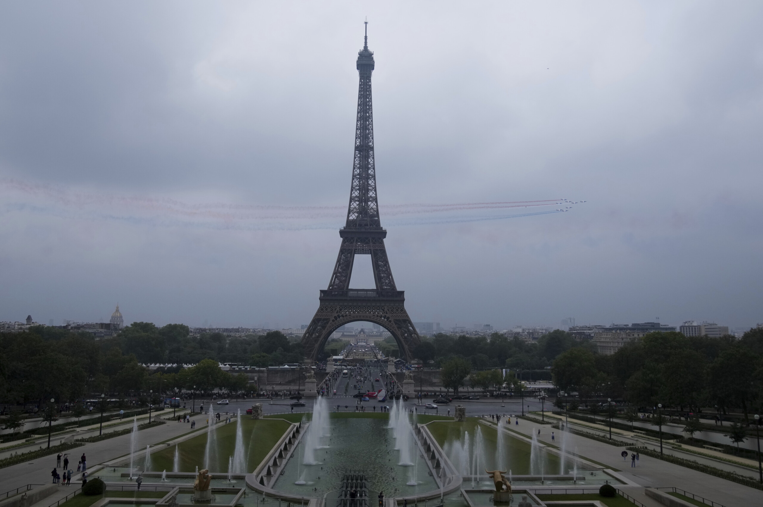france louvre and eiffel tower closed due to general strike scaled
