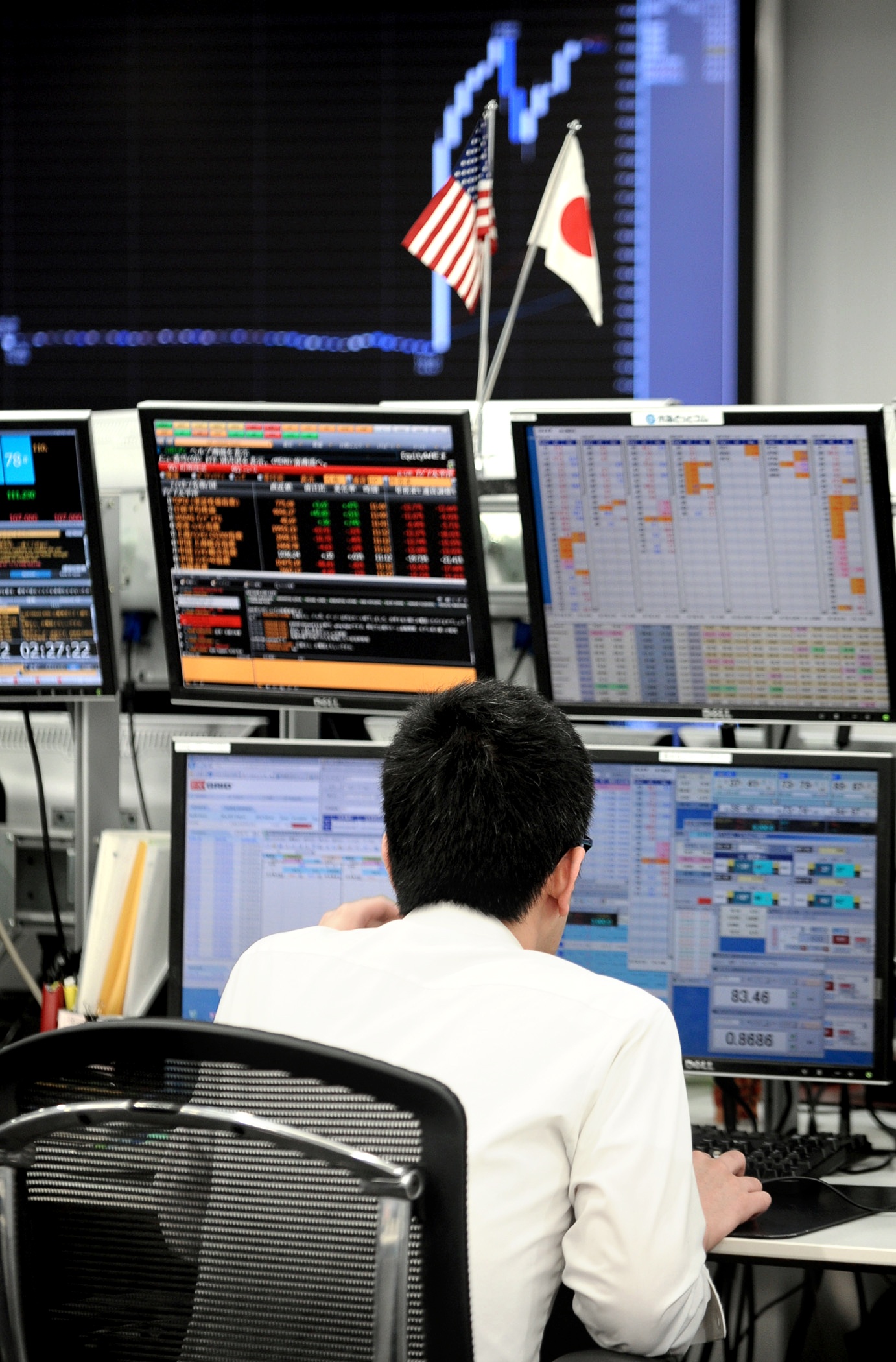 japan central bank leaves rates unchanged