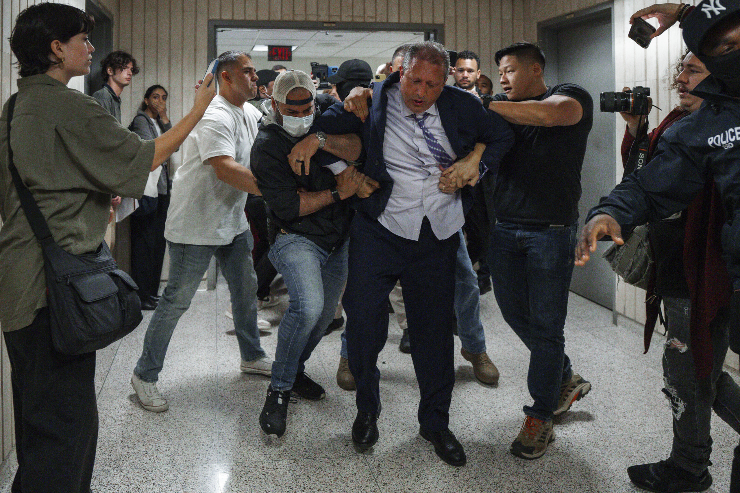 usa 11 elected officials arrested in new york during protest against ice scaled