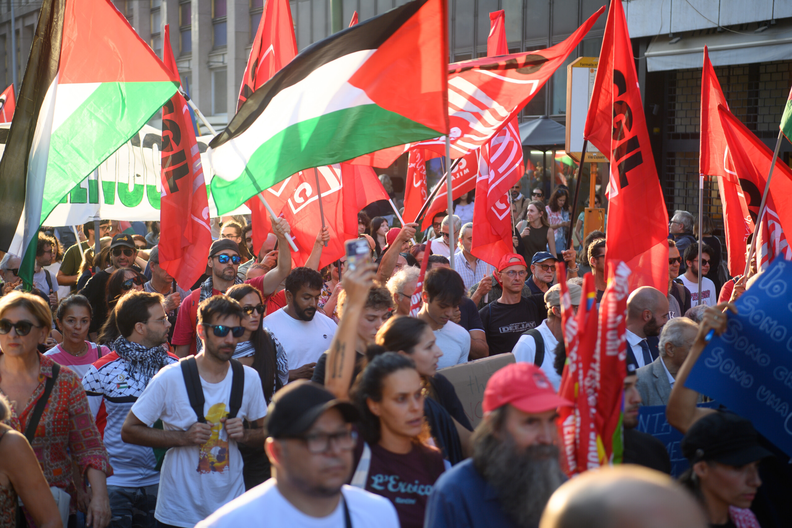 gaza strike usb hundreds of thousands in the streets across italy scaled
