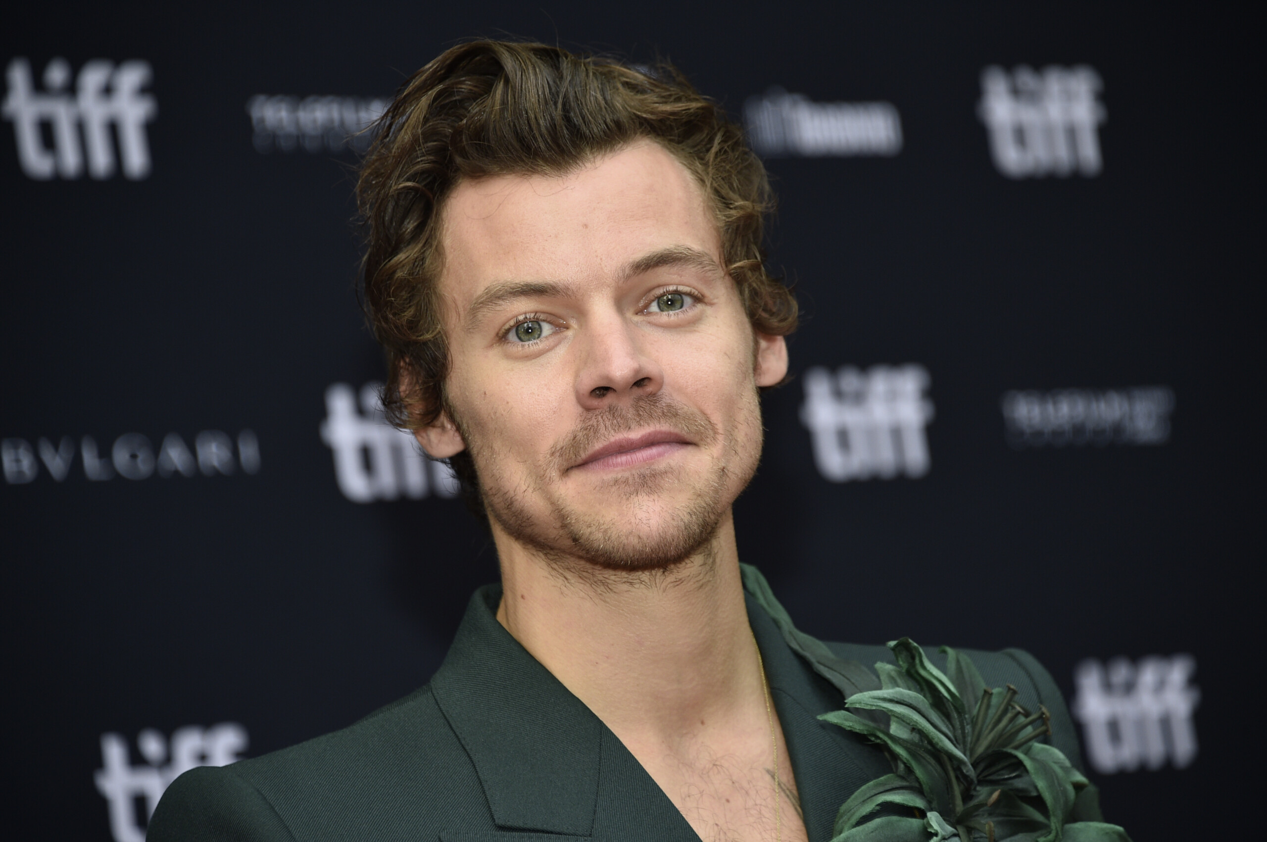 harry styles runs marathon in under three hours while incognito in berlin scaled