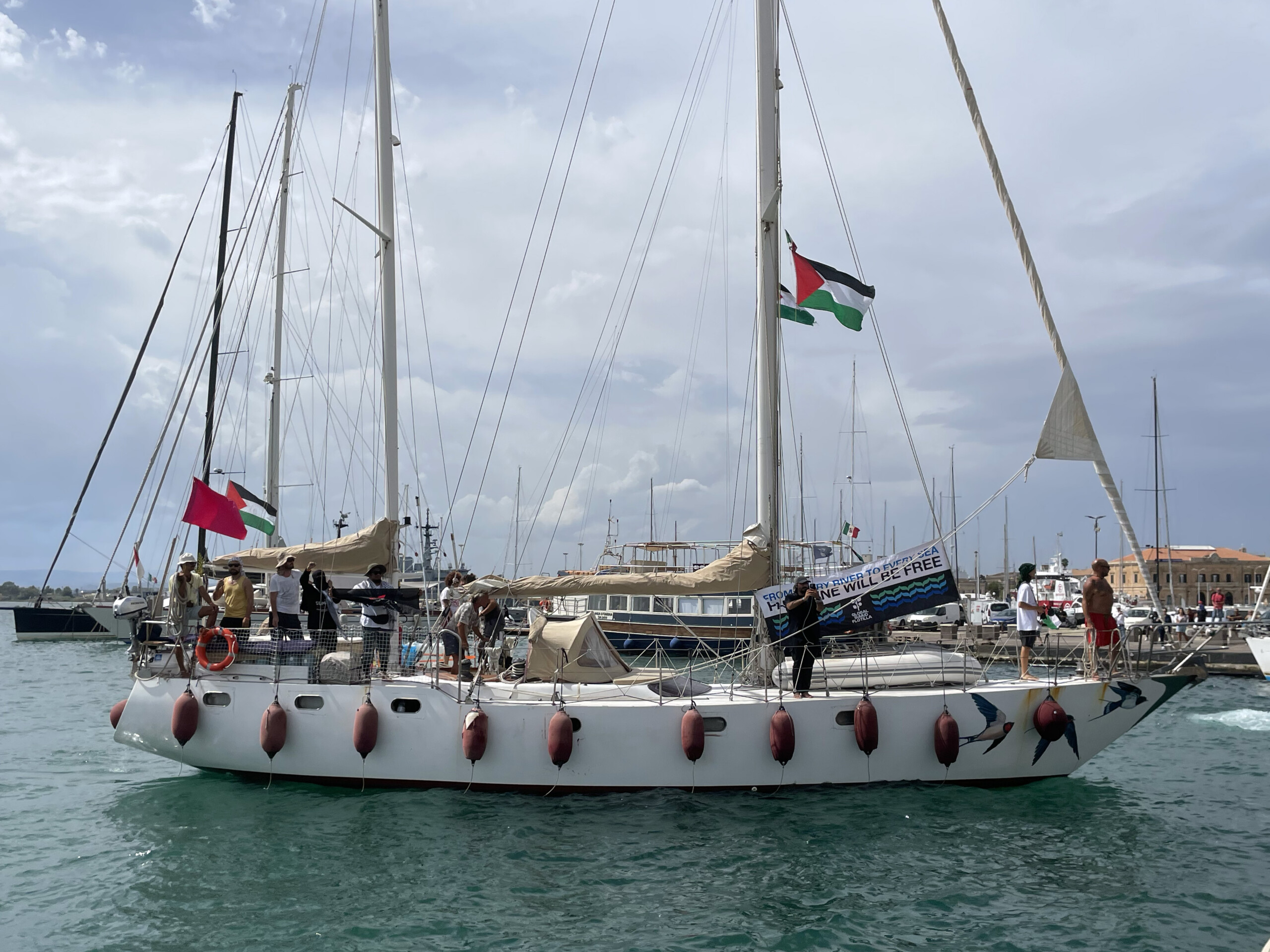 flotilla the foreign ministry to italian participants not recommended to continue scaled