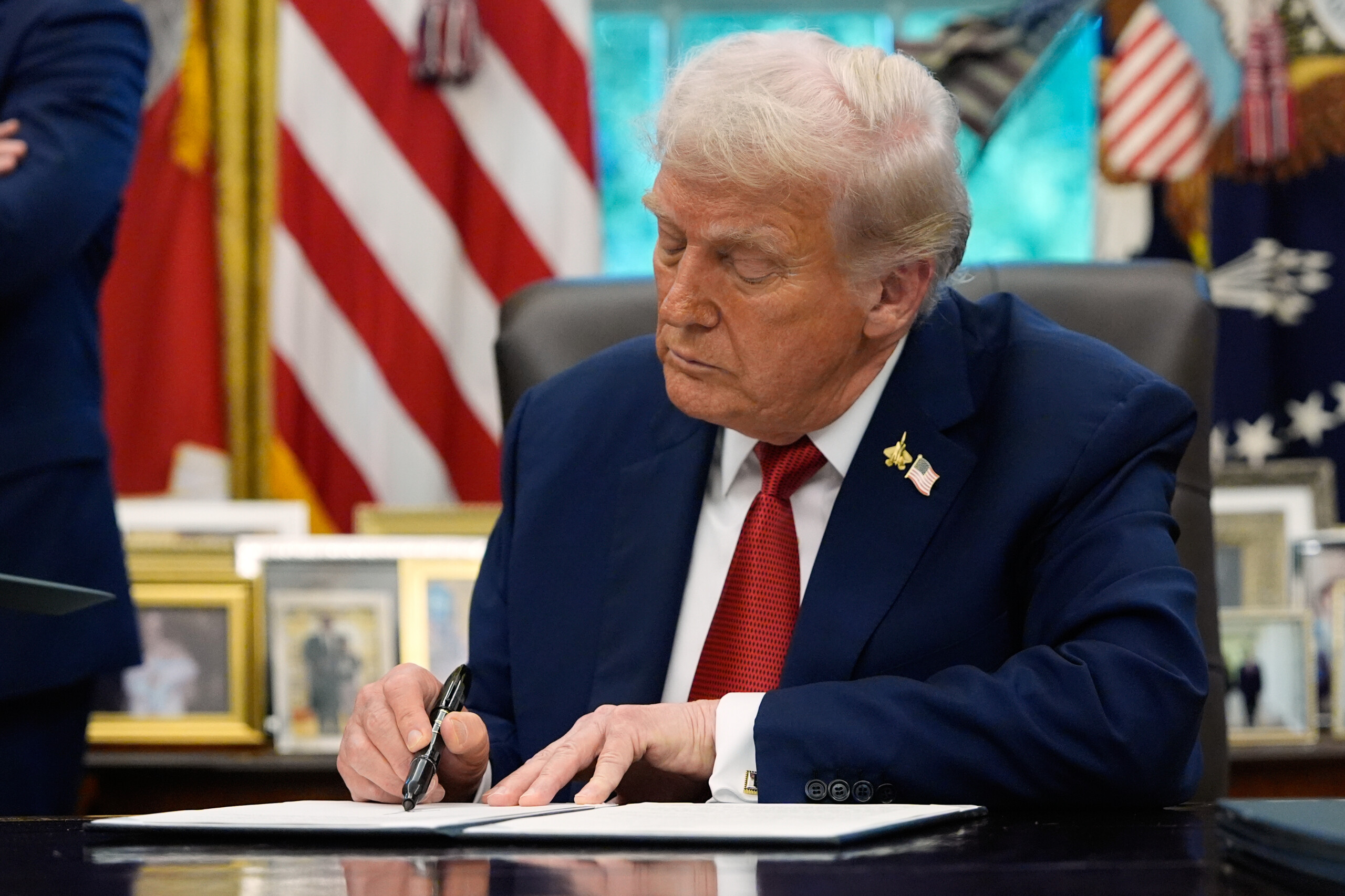us trump signs memorandum to reinstate death penalty in washington scaled