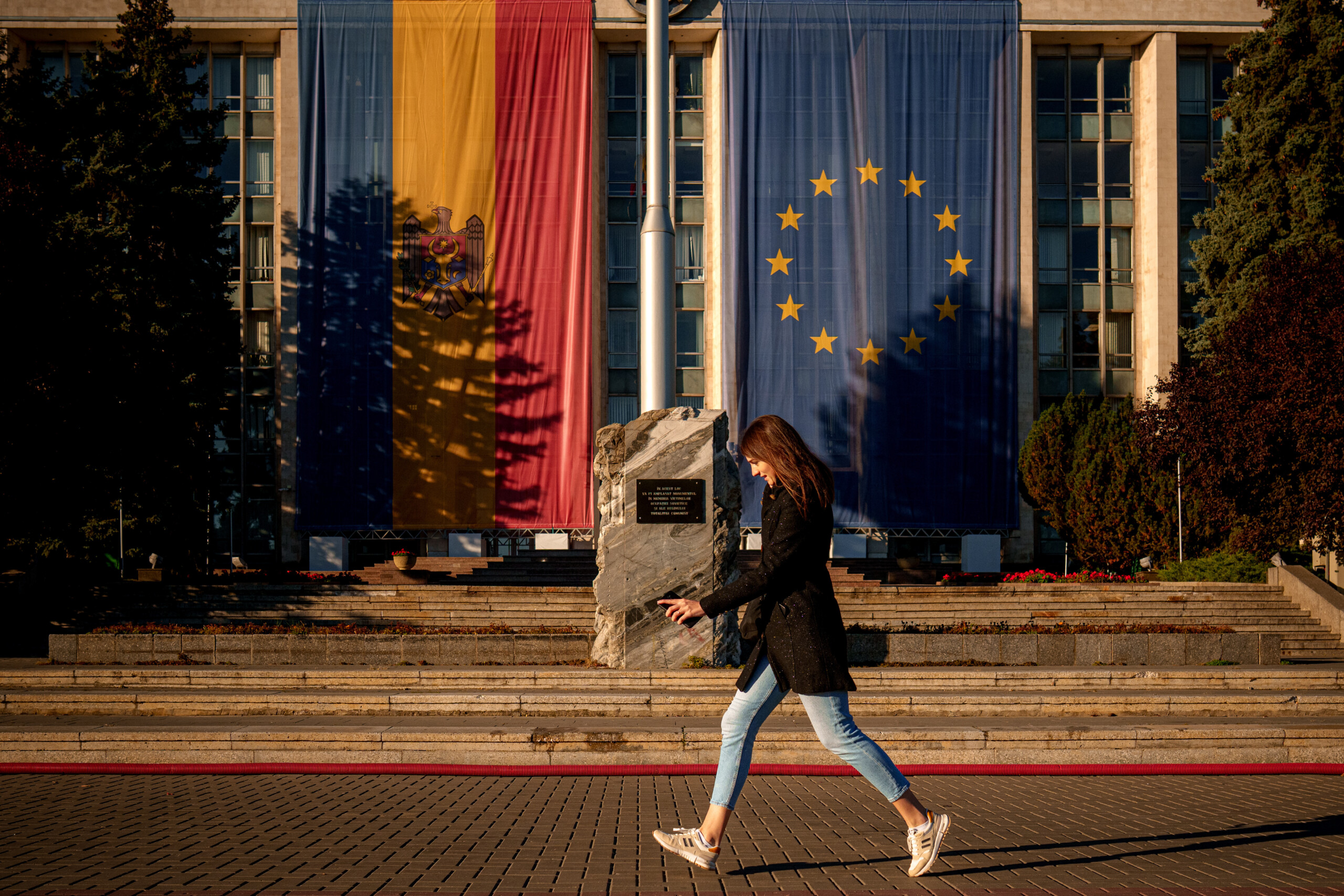 moldova polls open pro eu and pro russian factions face off scaled