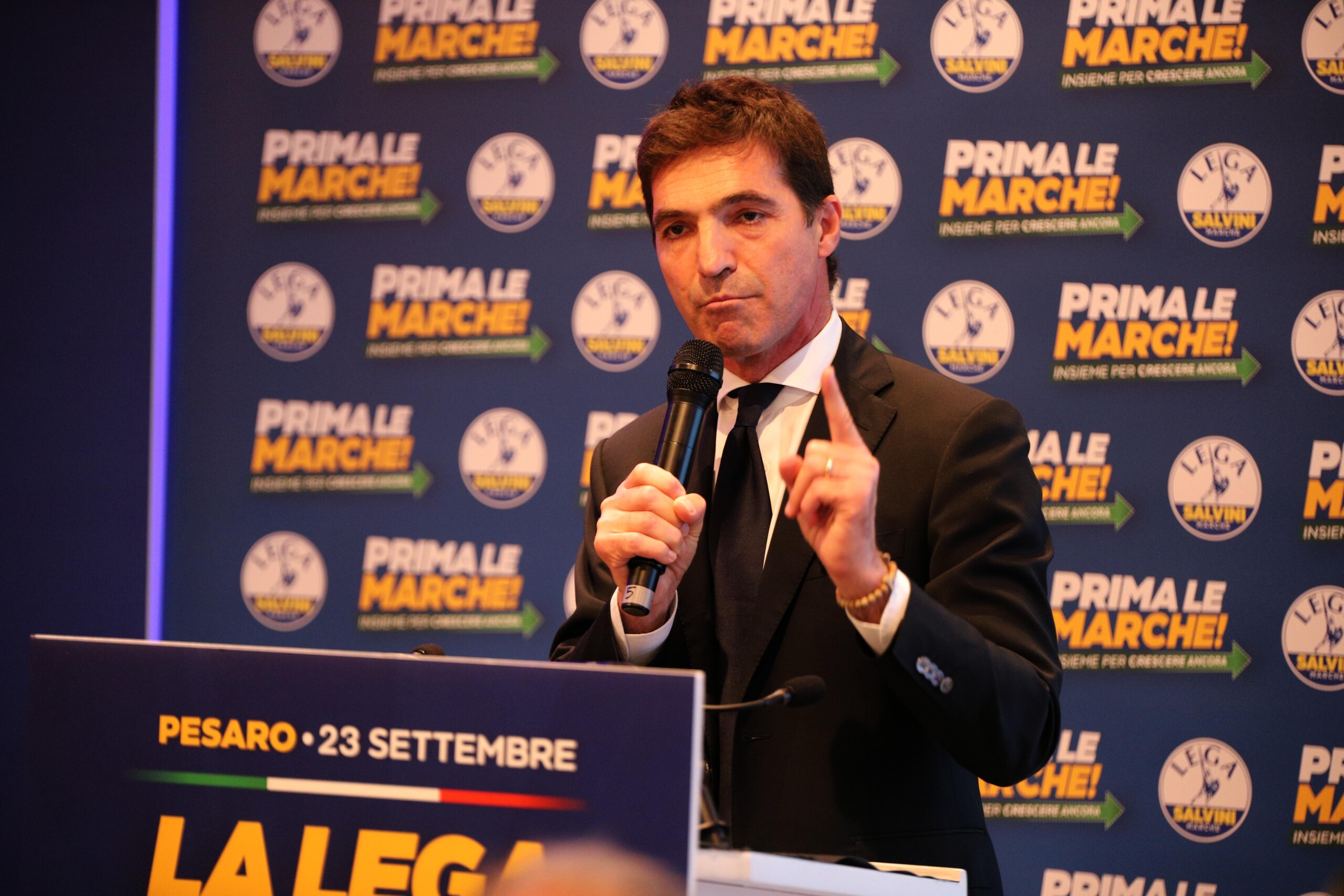 marche regional elections swg la7 instant poll shows acquaroli ahead with 48 5 52 5 and ricci with 45 5 49 5 scaled