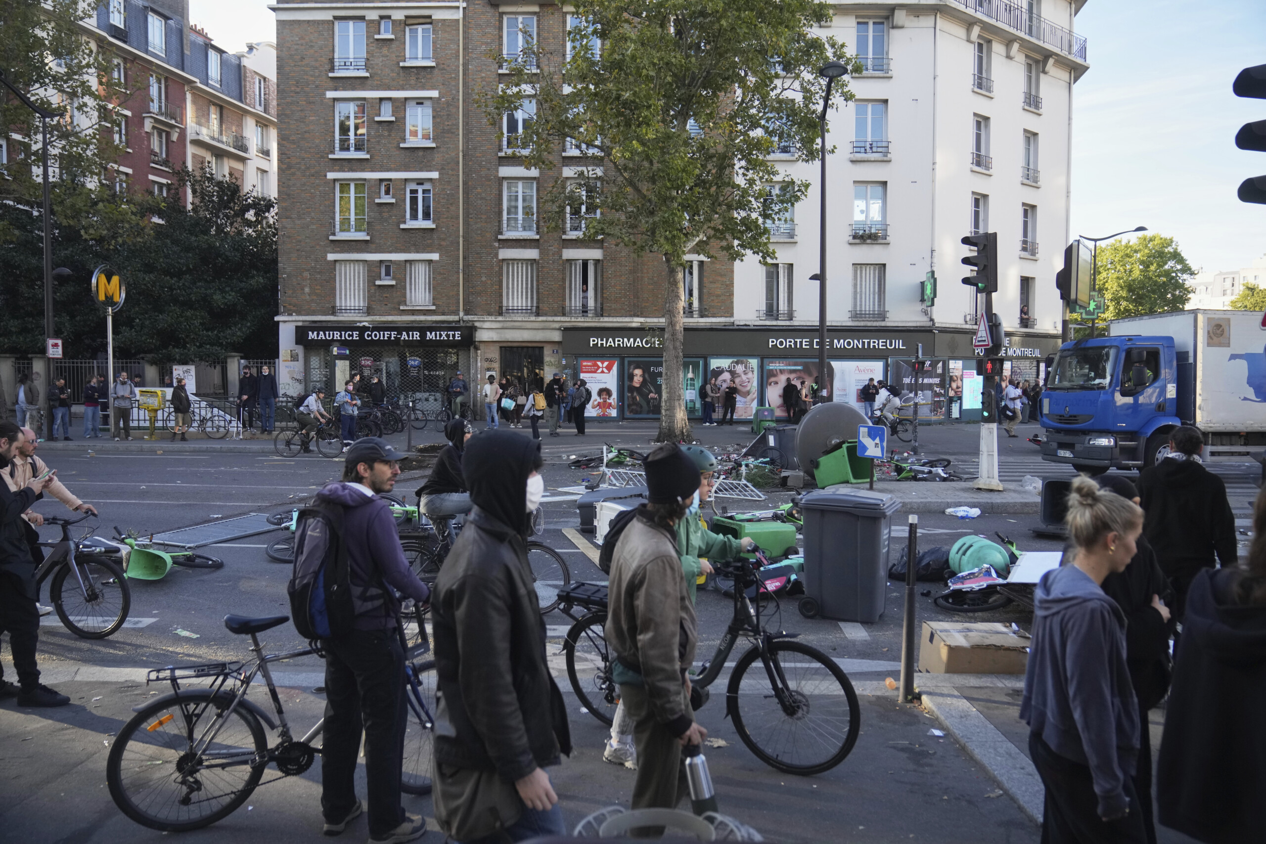 france demonstrations in over 200 cities eiffel tower closed scaled
