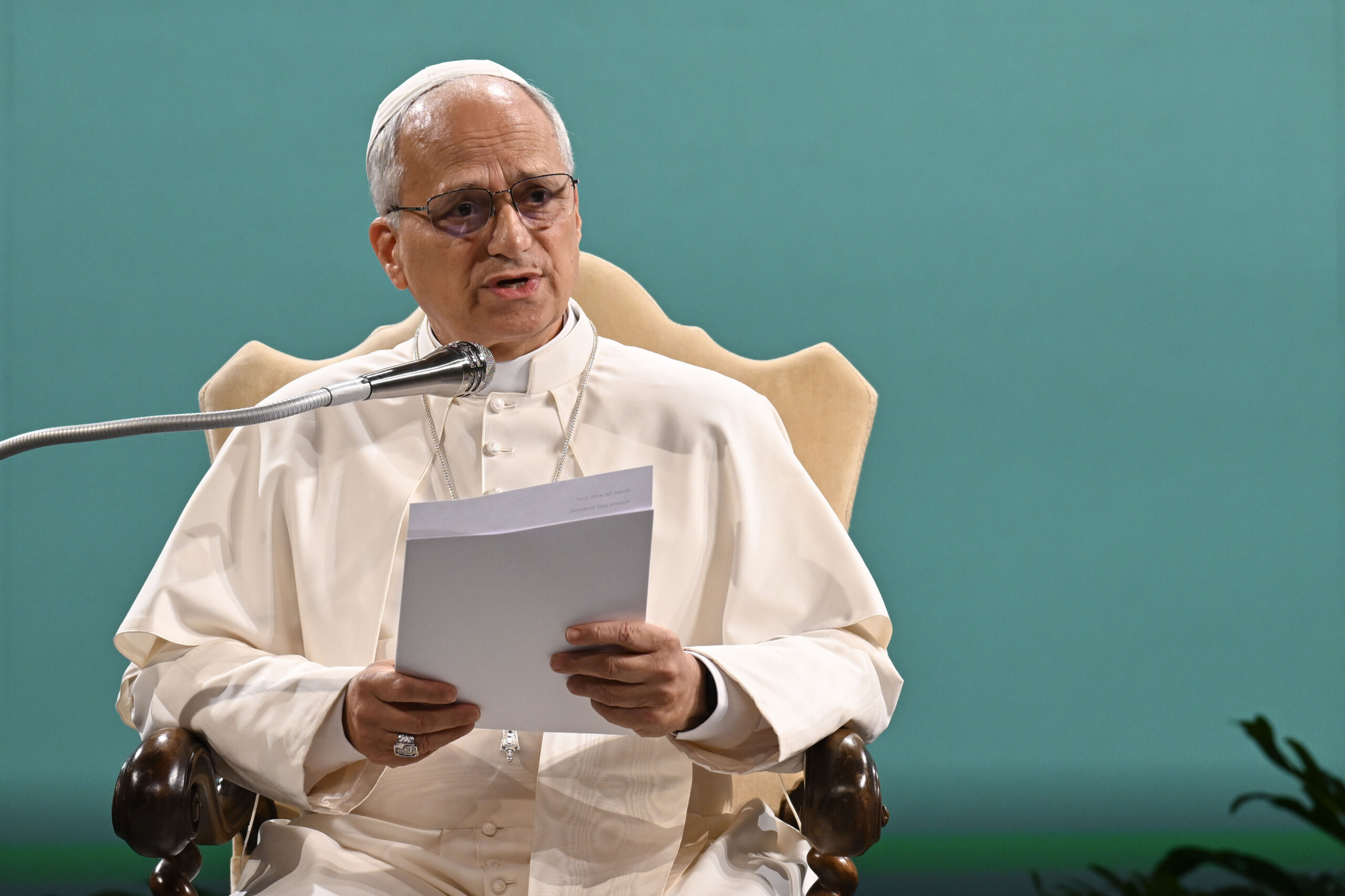 migrants white house rejects criticism pope leo xiv there is no inhumane treatment scaled