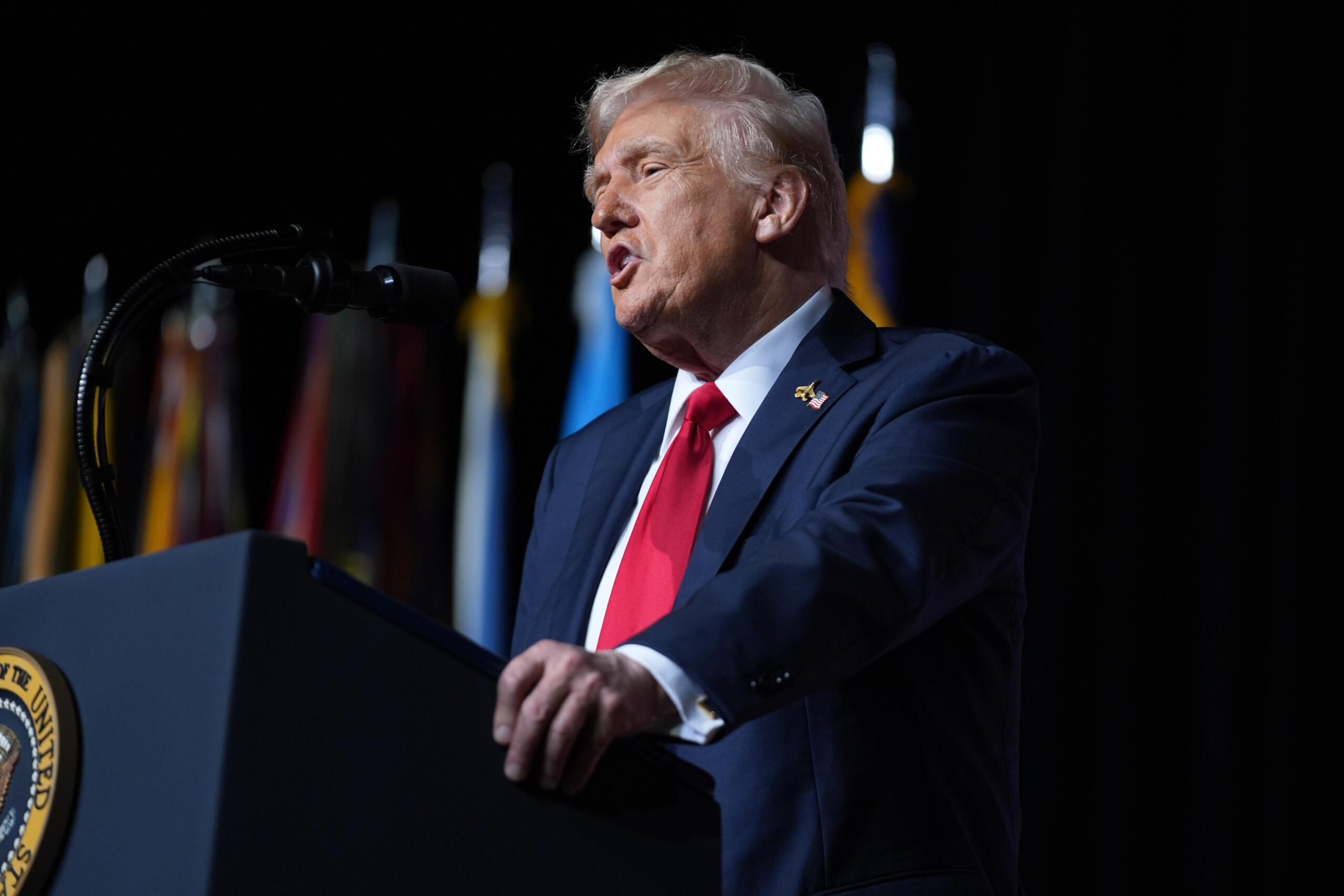 usa trump today meets with budget official on shutdown layoffs scaled