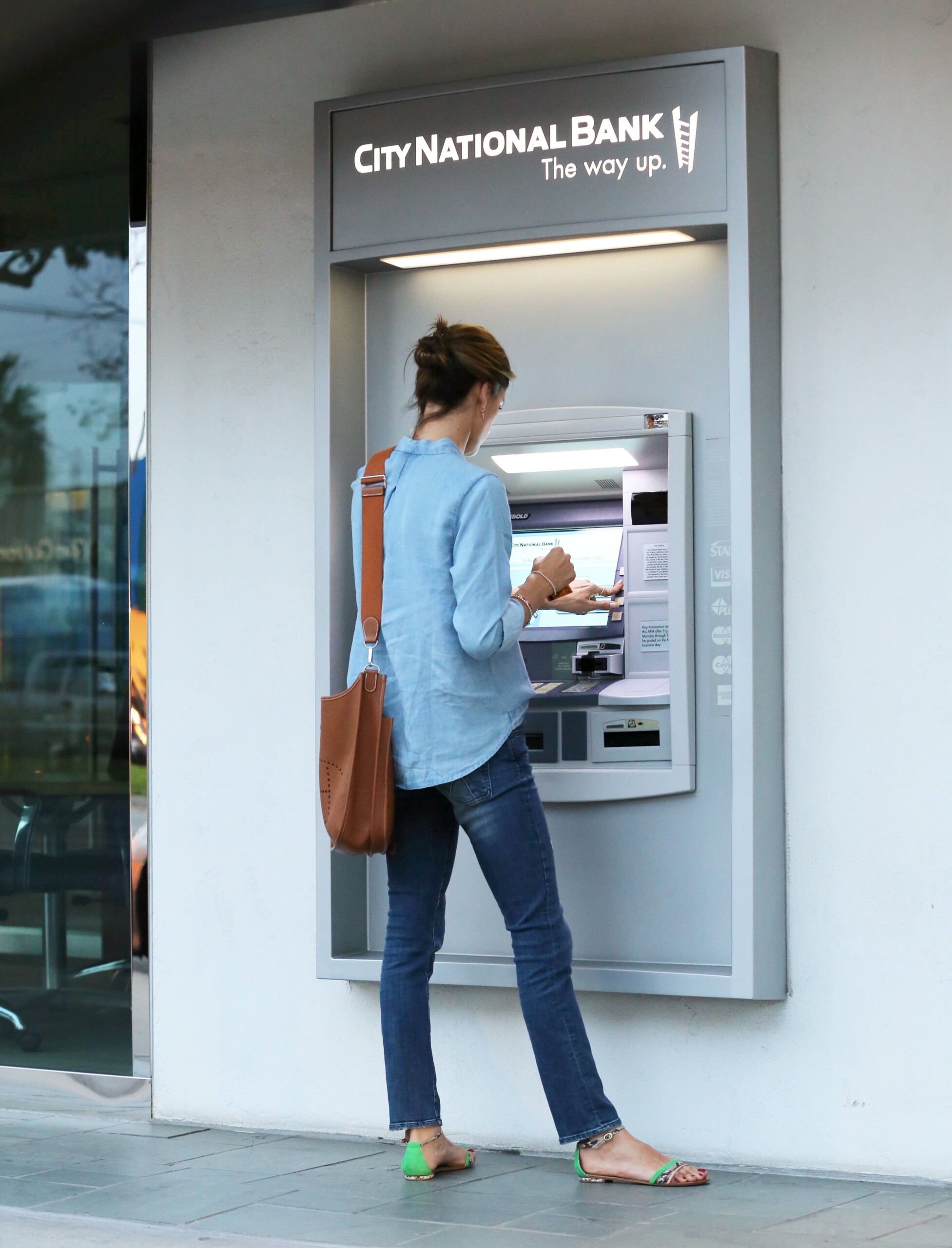 bank of italy digital payments surpass cash in 2024 scaled