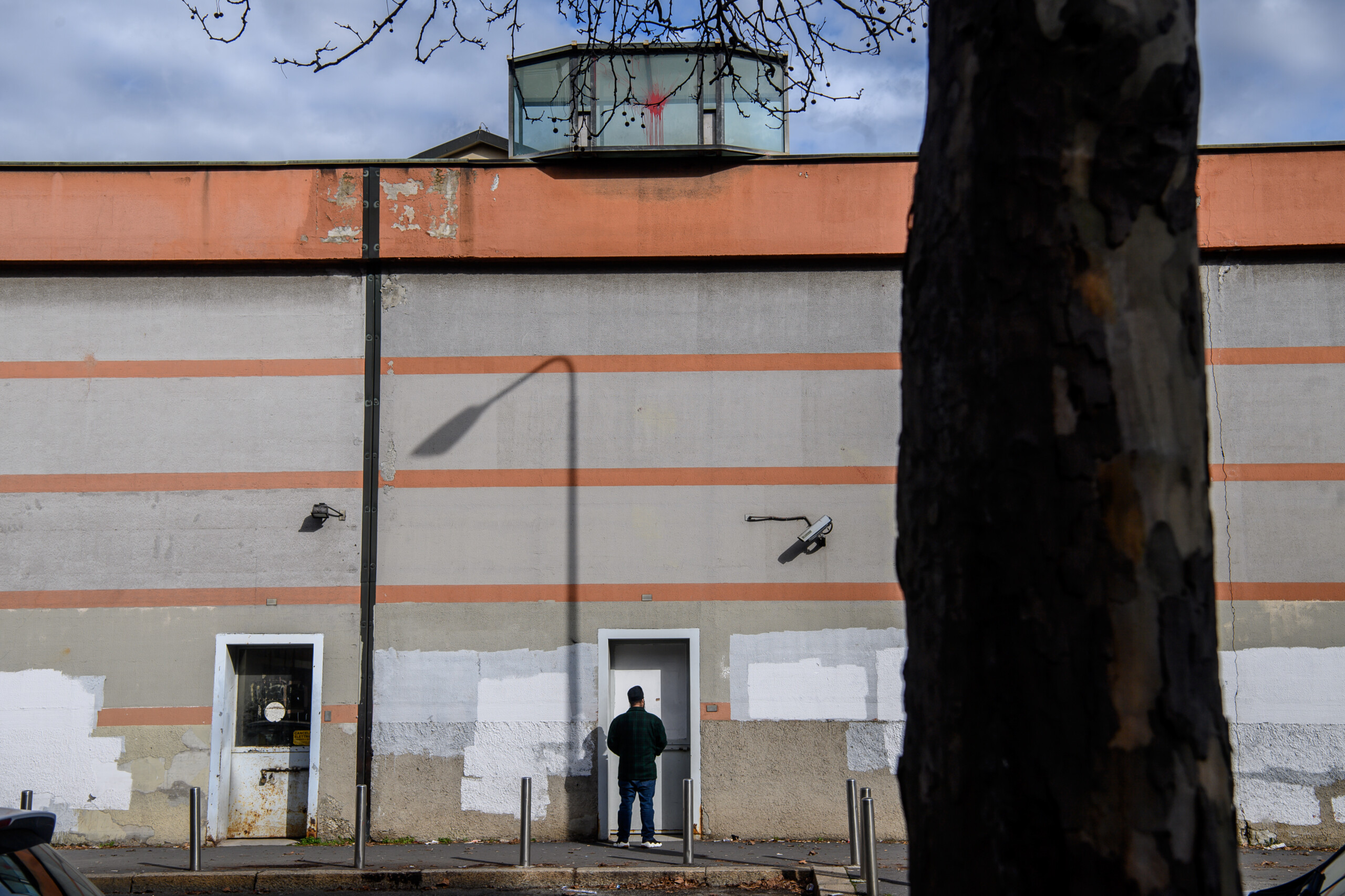 prisons search at san vittore after two deaths from cardiac arrest scaled