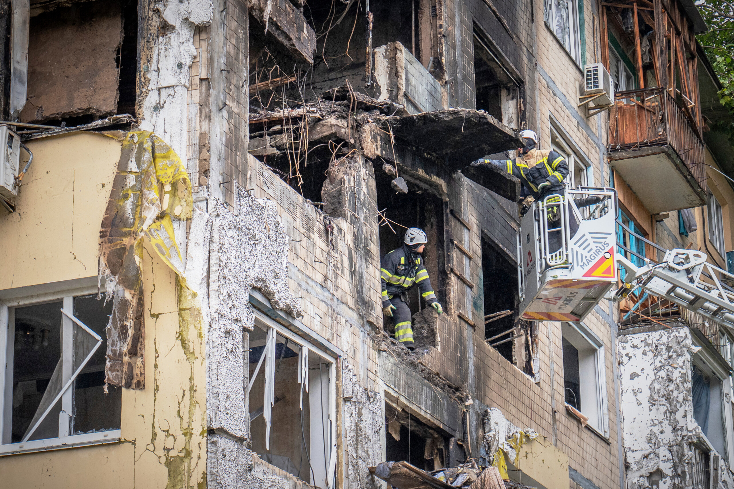 ukraine russian attack on zaporizhzhia kills 7 year old child scaled