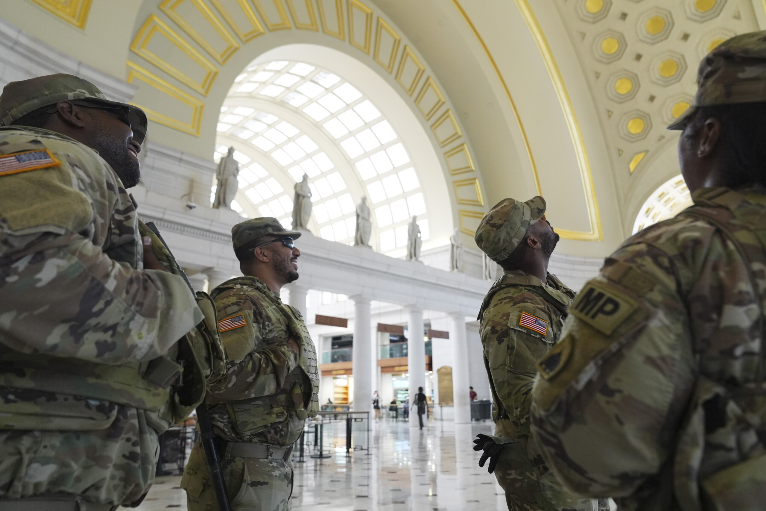 us judge temporarily suspends deployment of national guard to chicago scaled