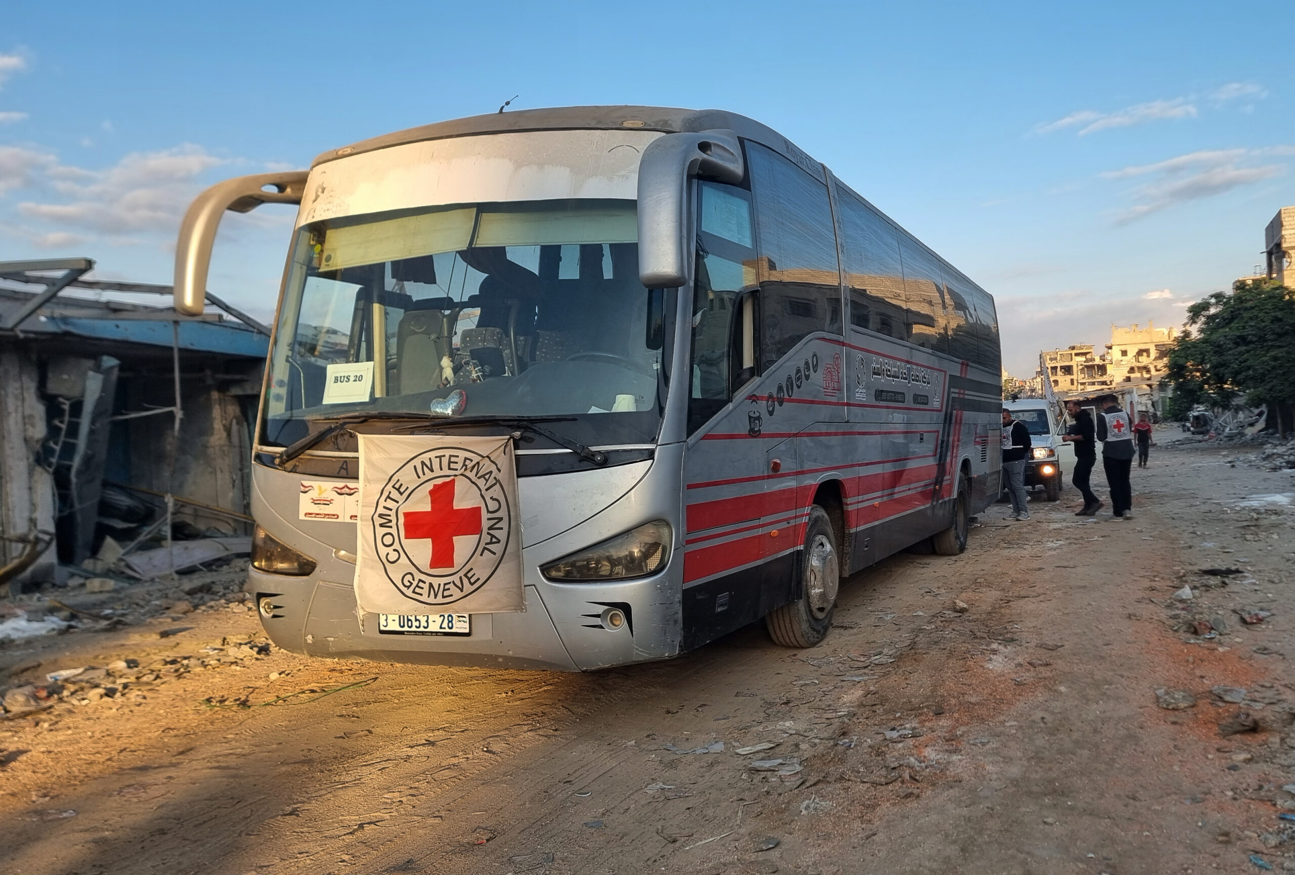 gaza hamas hands over the remaining 13 hostages to the red cross scaled