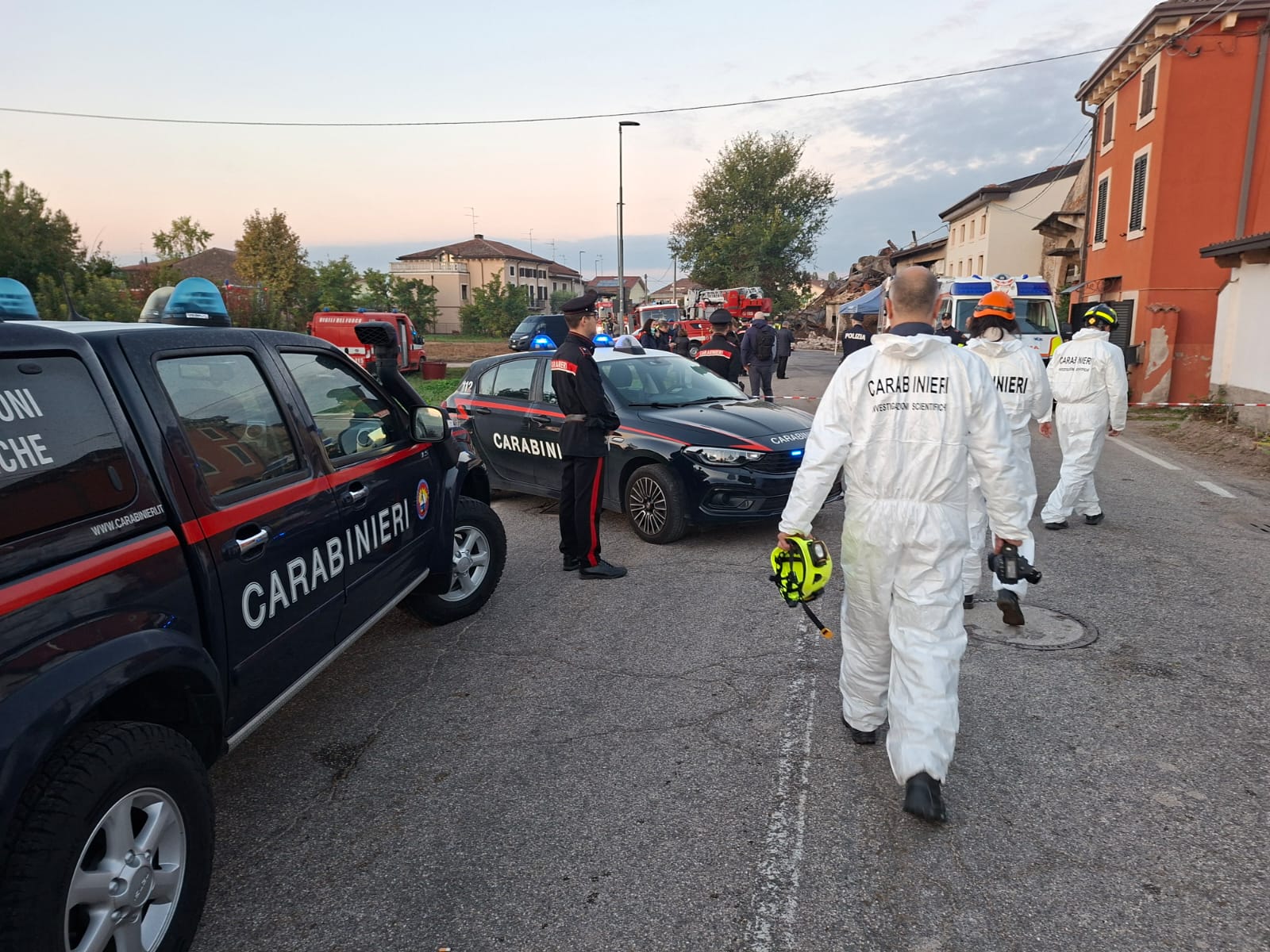 verona explosion during home eviction 3 carabinieri dead